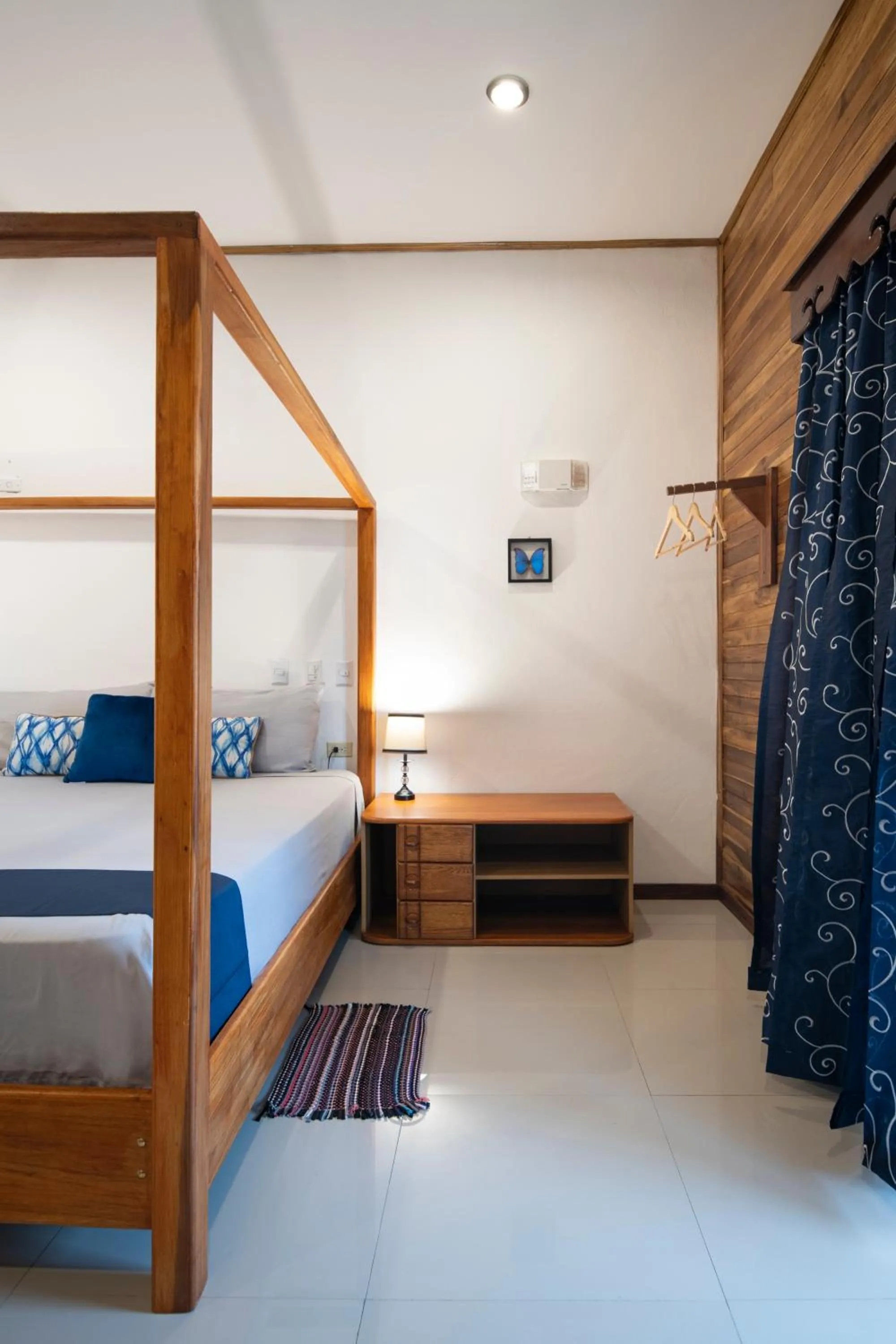 Bed in Pangea Lodge with Shared Pool at the Heart of Manzanillo