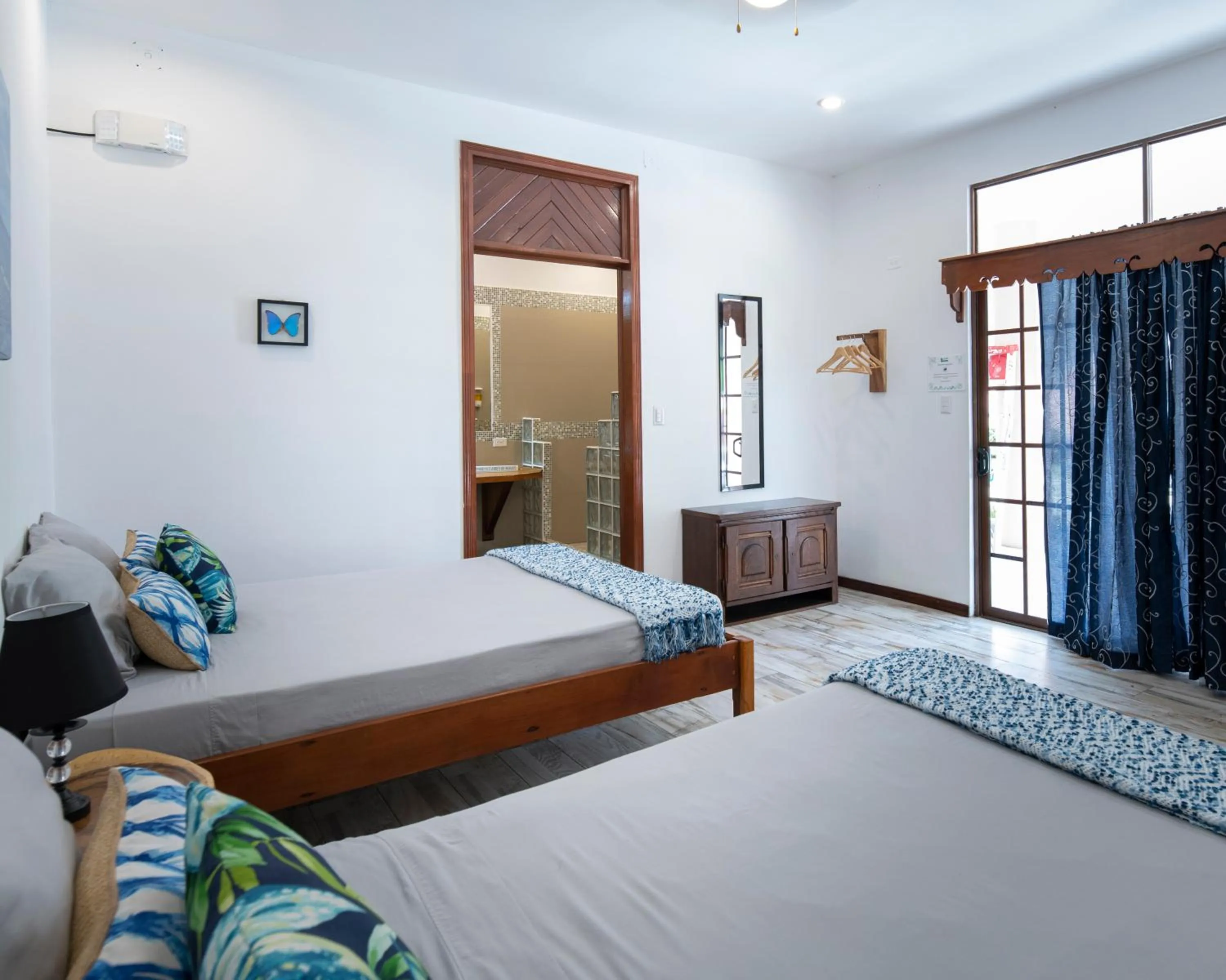 Bed in Pangea Lodge with Shared Pool at the Heart of Manzanillo