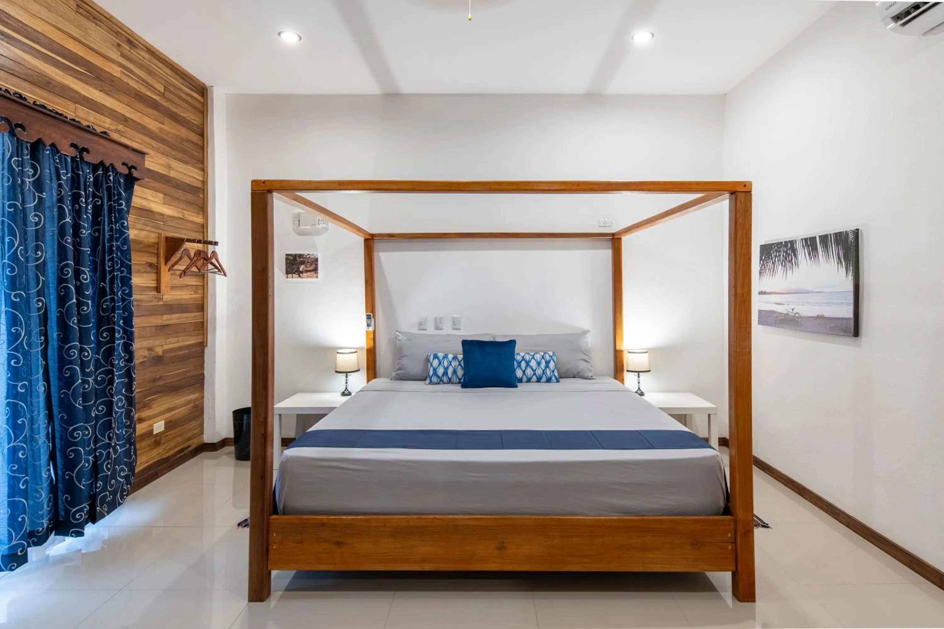 Bed in Pangea Lodge with Shared Pool at the Heart of Manzanillo