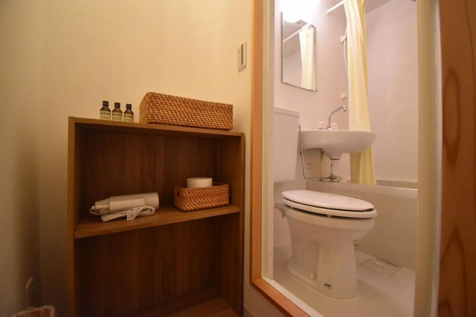 Bathroom in Quaint House Naoshima