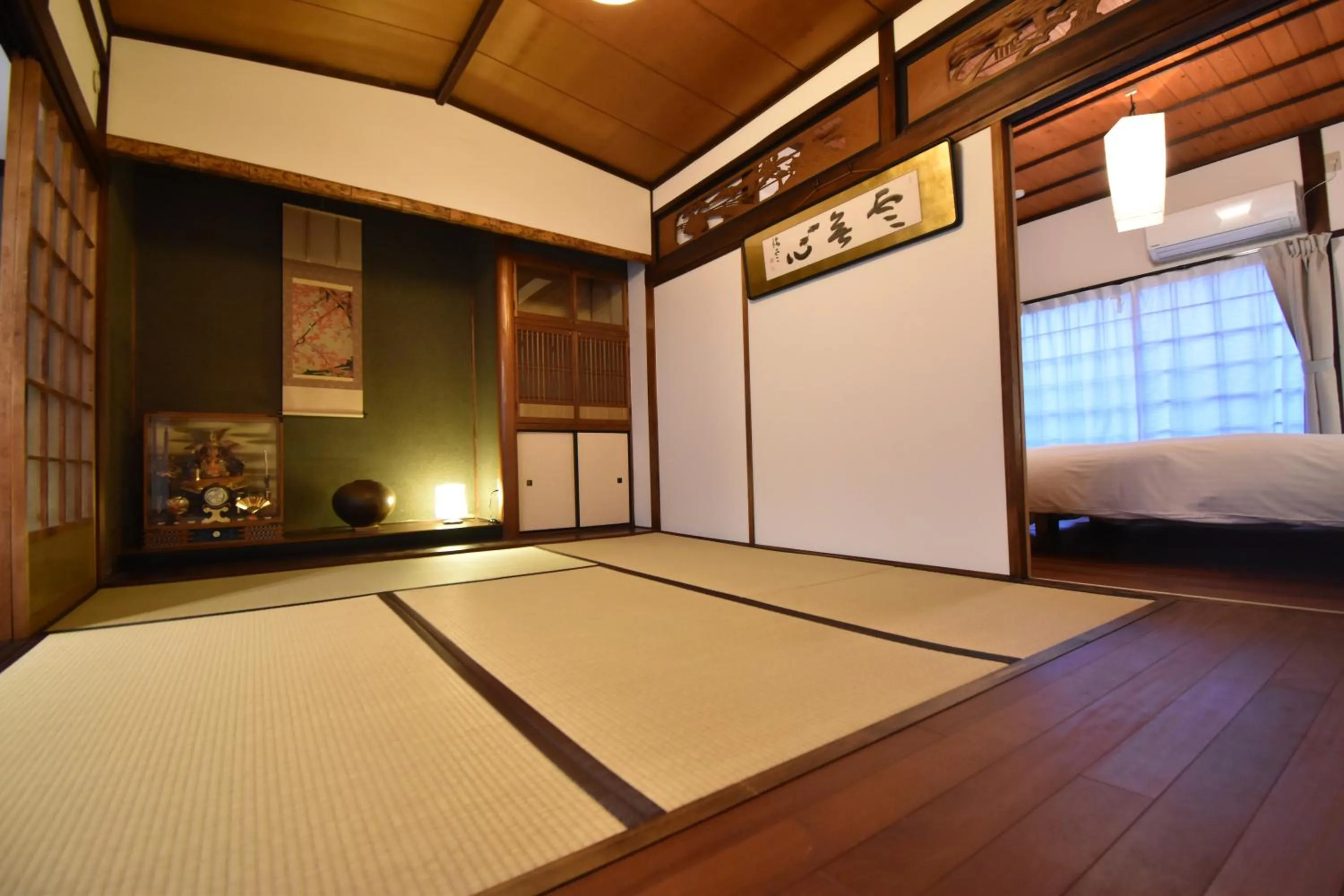 Photo of the whole room in Quaint House Naoshima