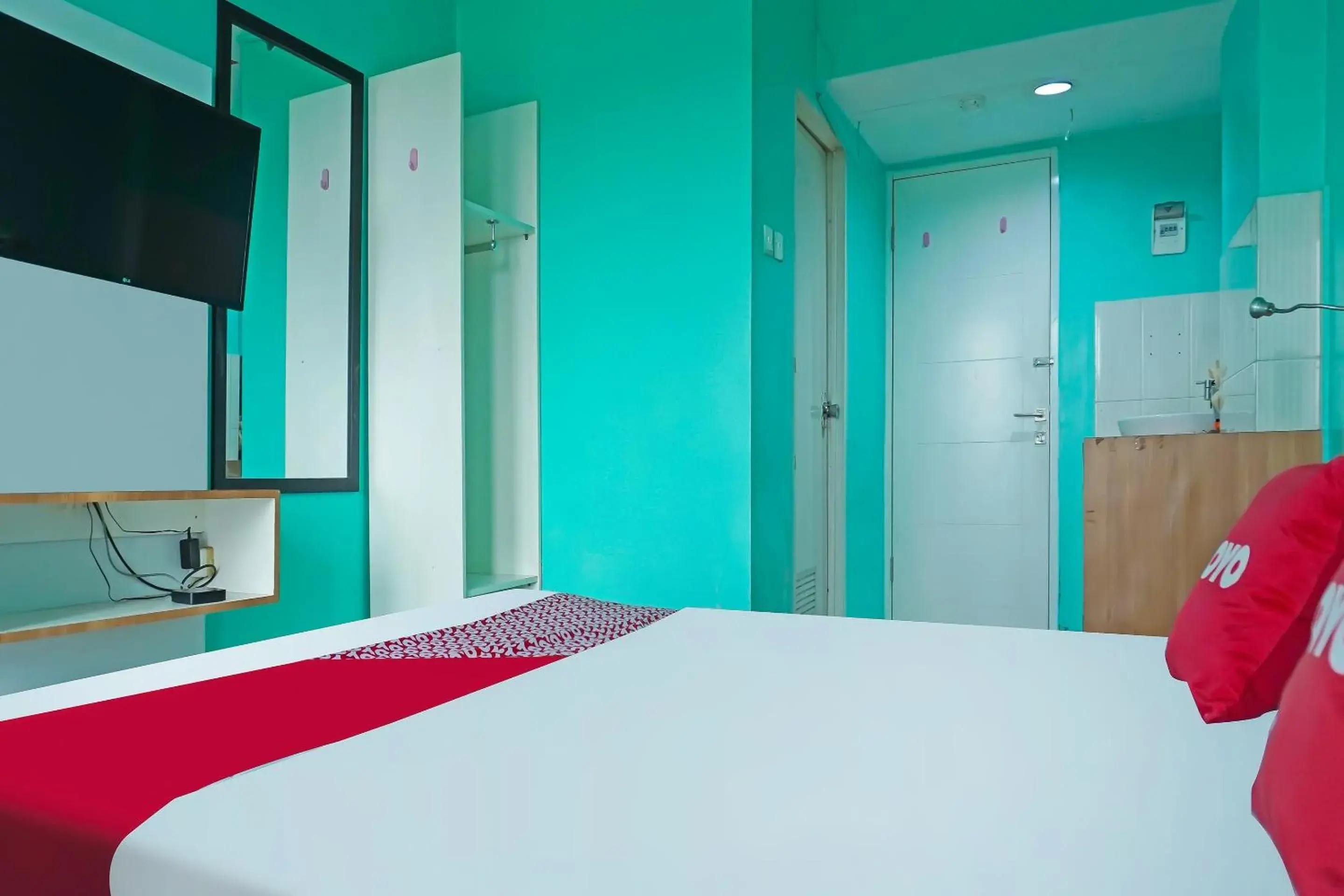 Deluxe King Room in Hotel O Gkitroom Deluxe King Room in Hotel O Gkitroom