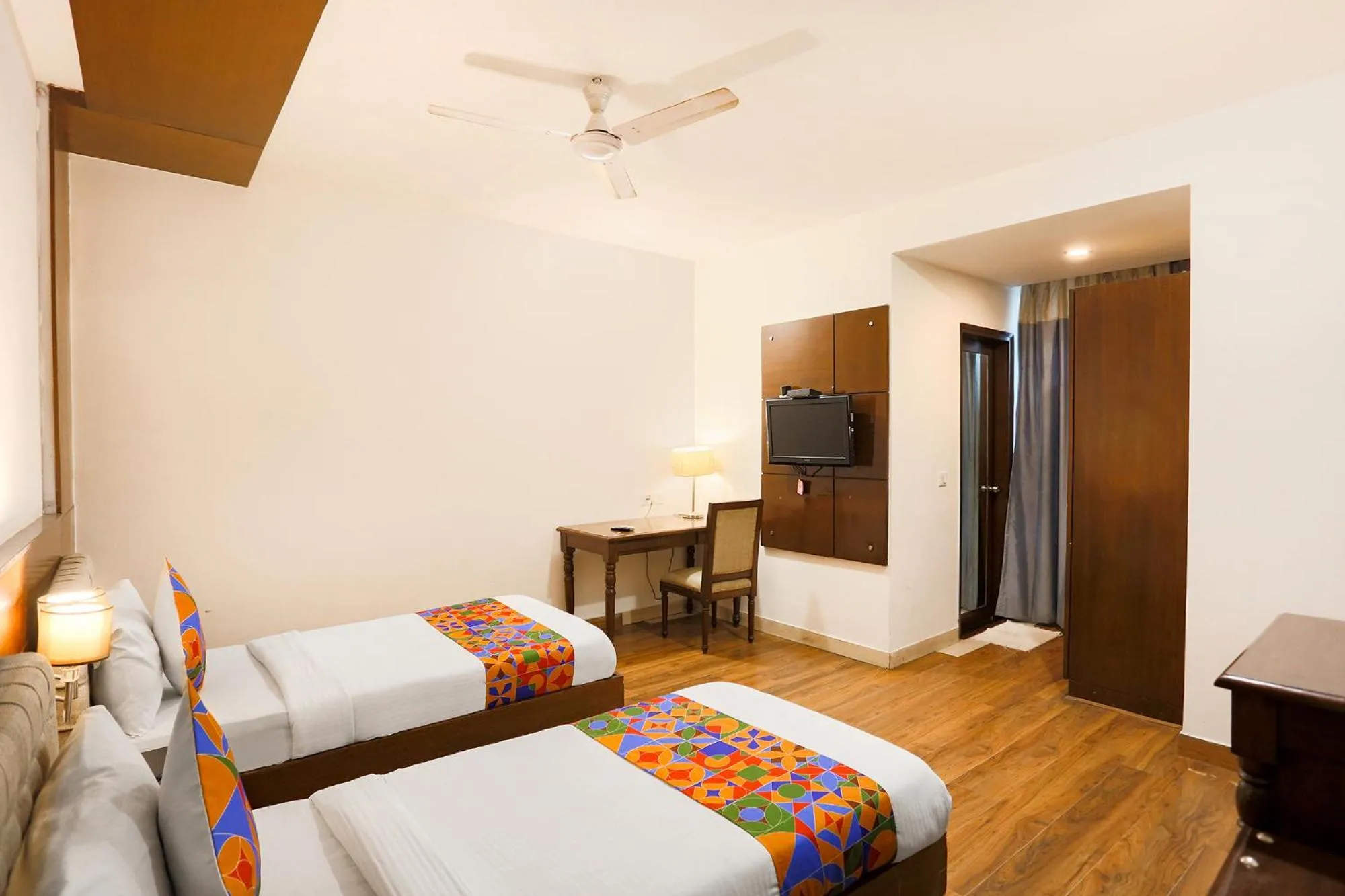 Bedroom, Bed in Via Heaven In