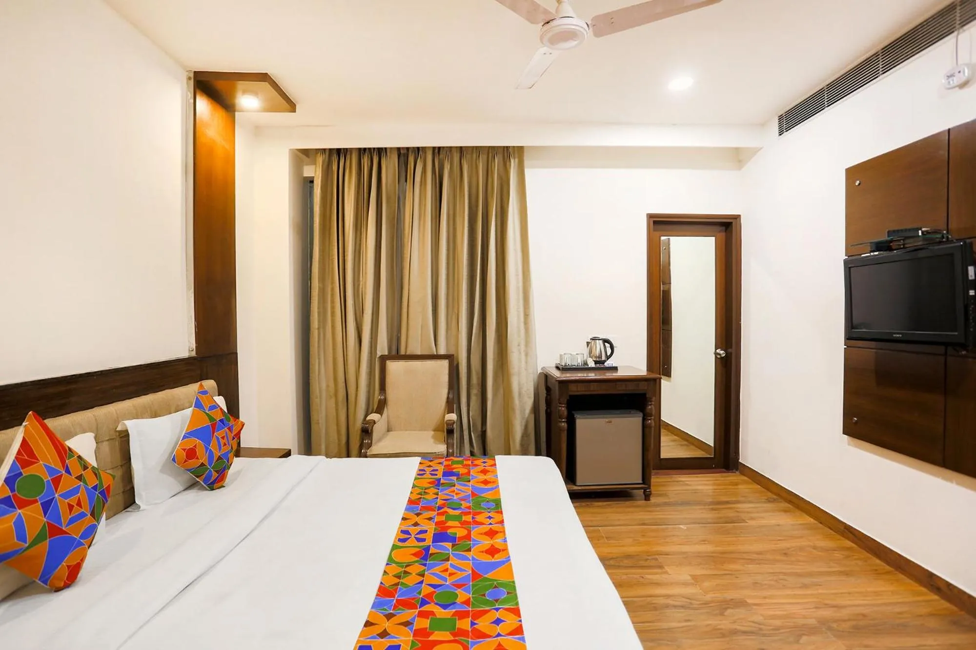 Bedroom, Bed in Via Heaven In