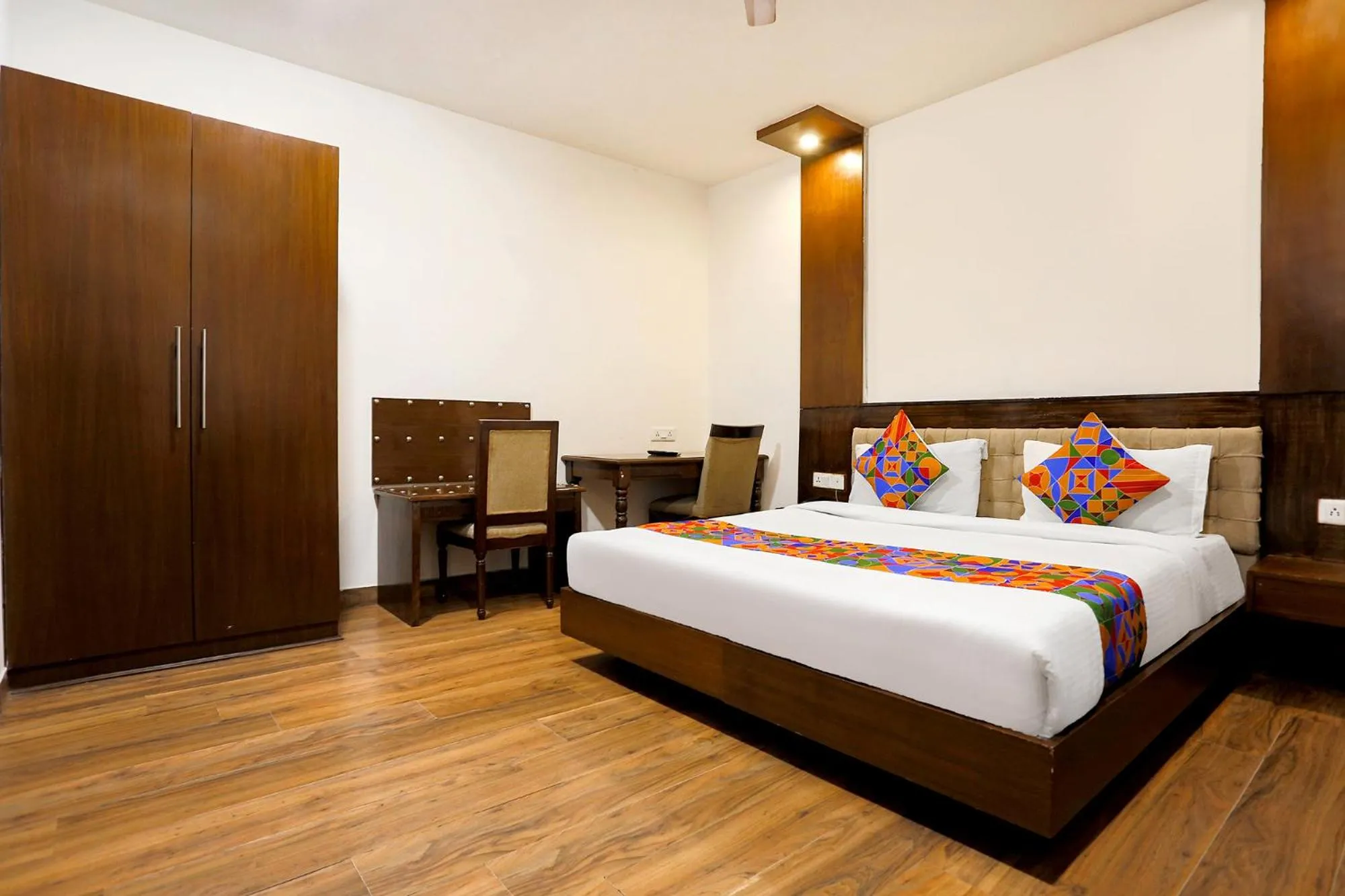 Bedroom, Bed in Via Heaven In