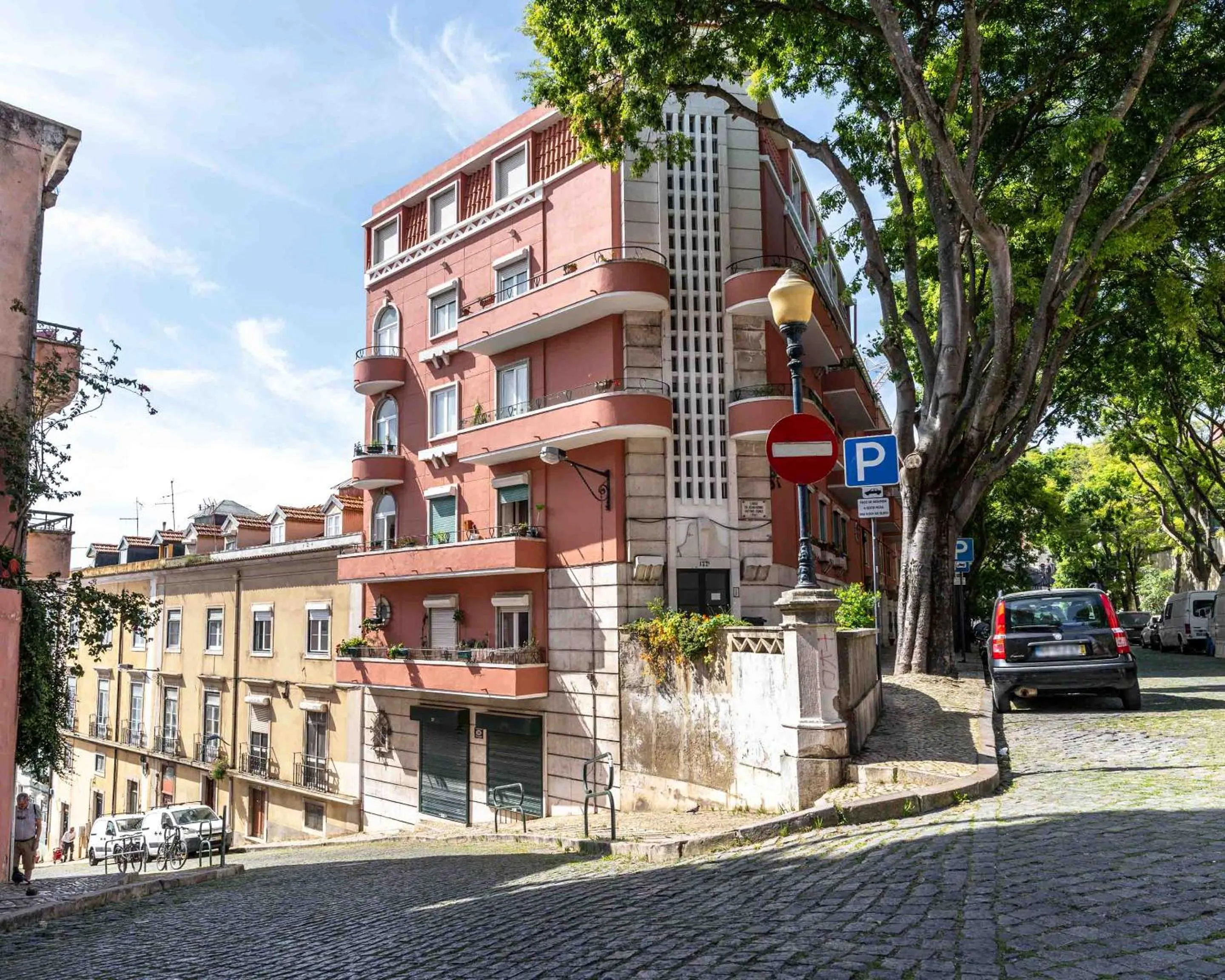 Neighbourhood in Limehome Lisbon Calçada do Cardeal
