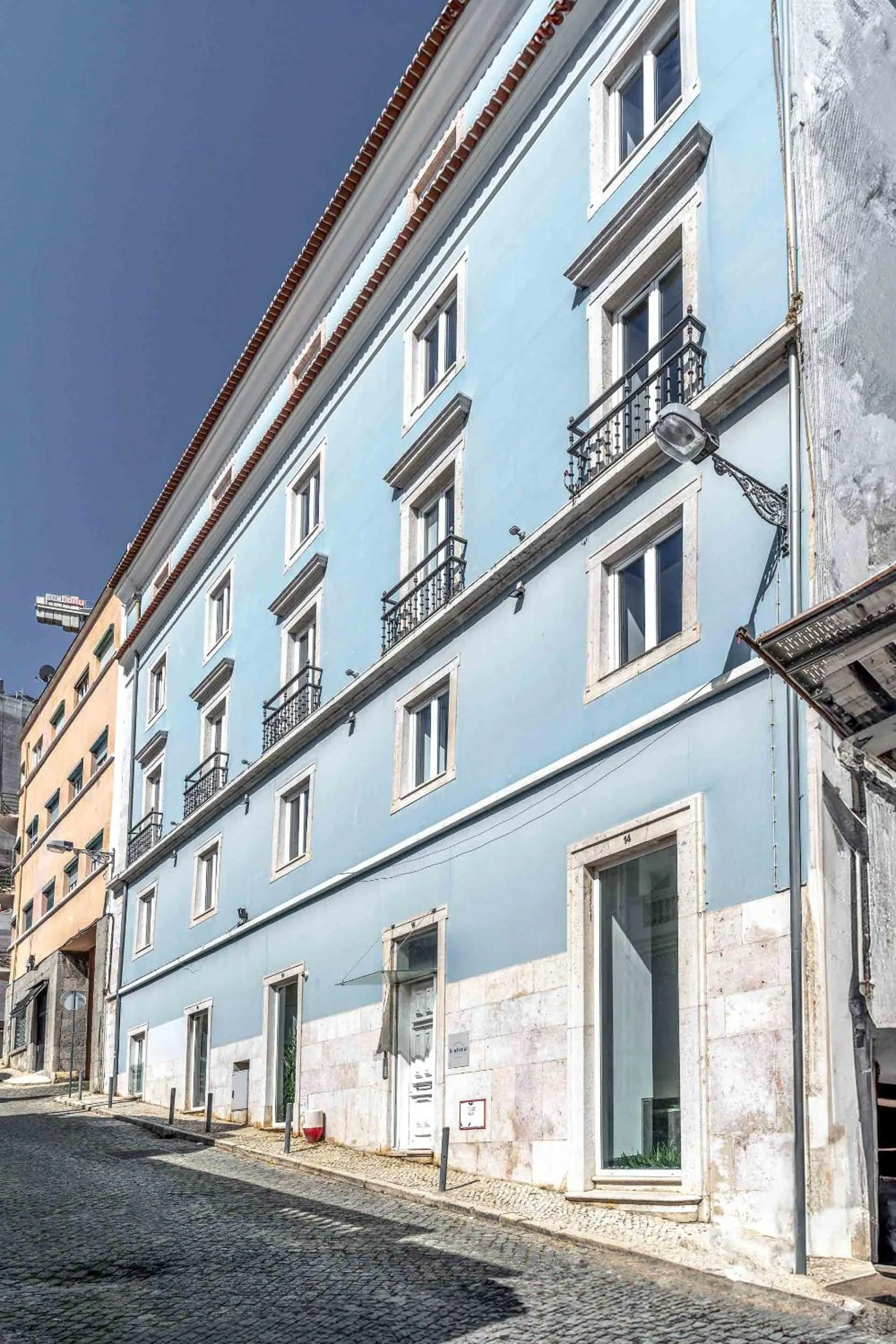 Property building in Limehome Lisbon Calçada do Cardeal