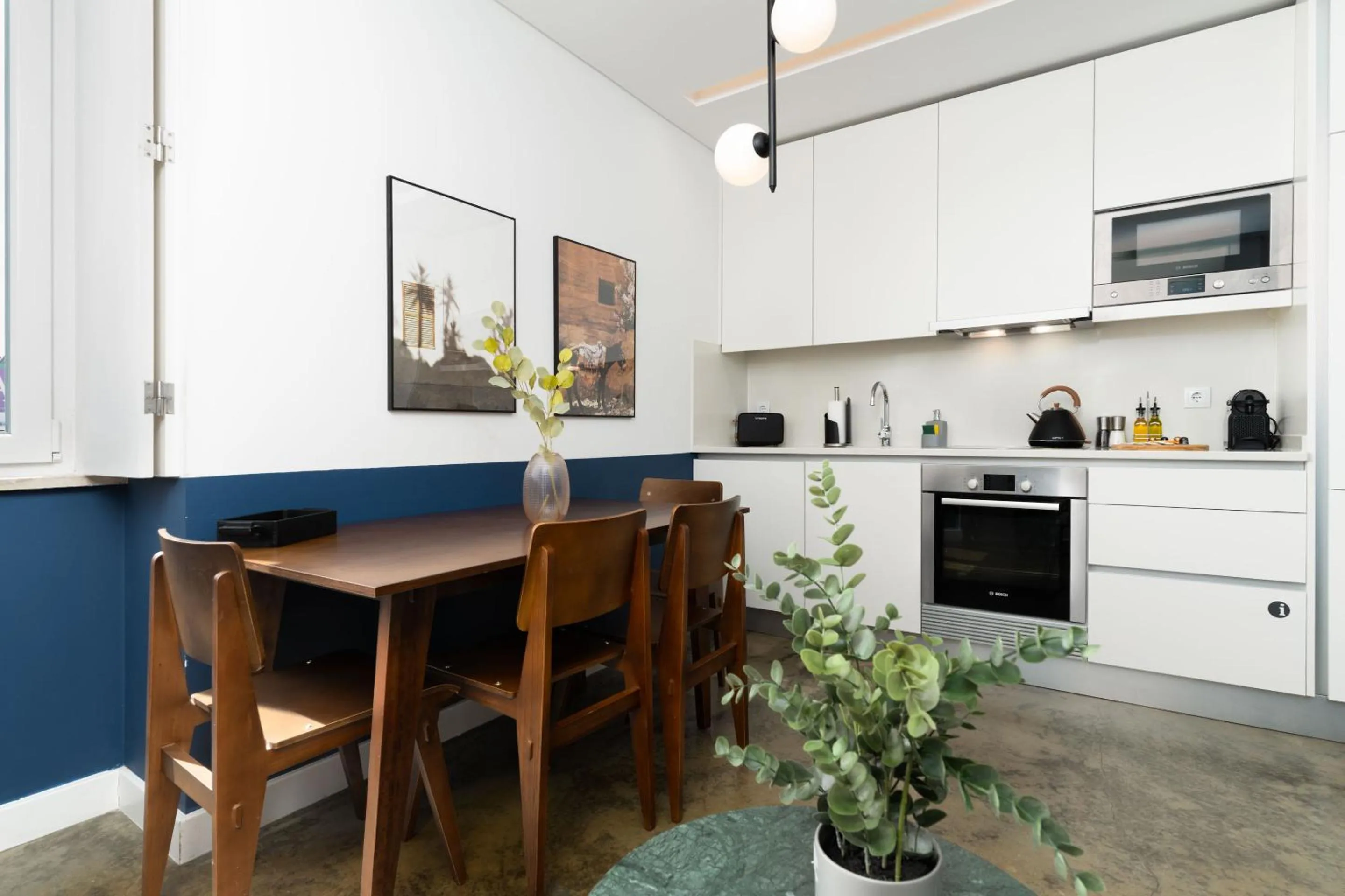 Kitchen or kitchenette in Limehome Lisbon Calçada do Cardeal