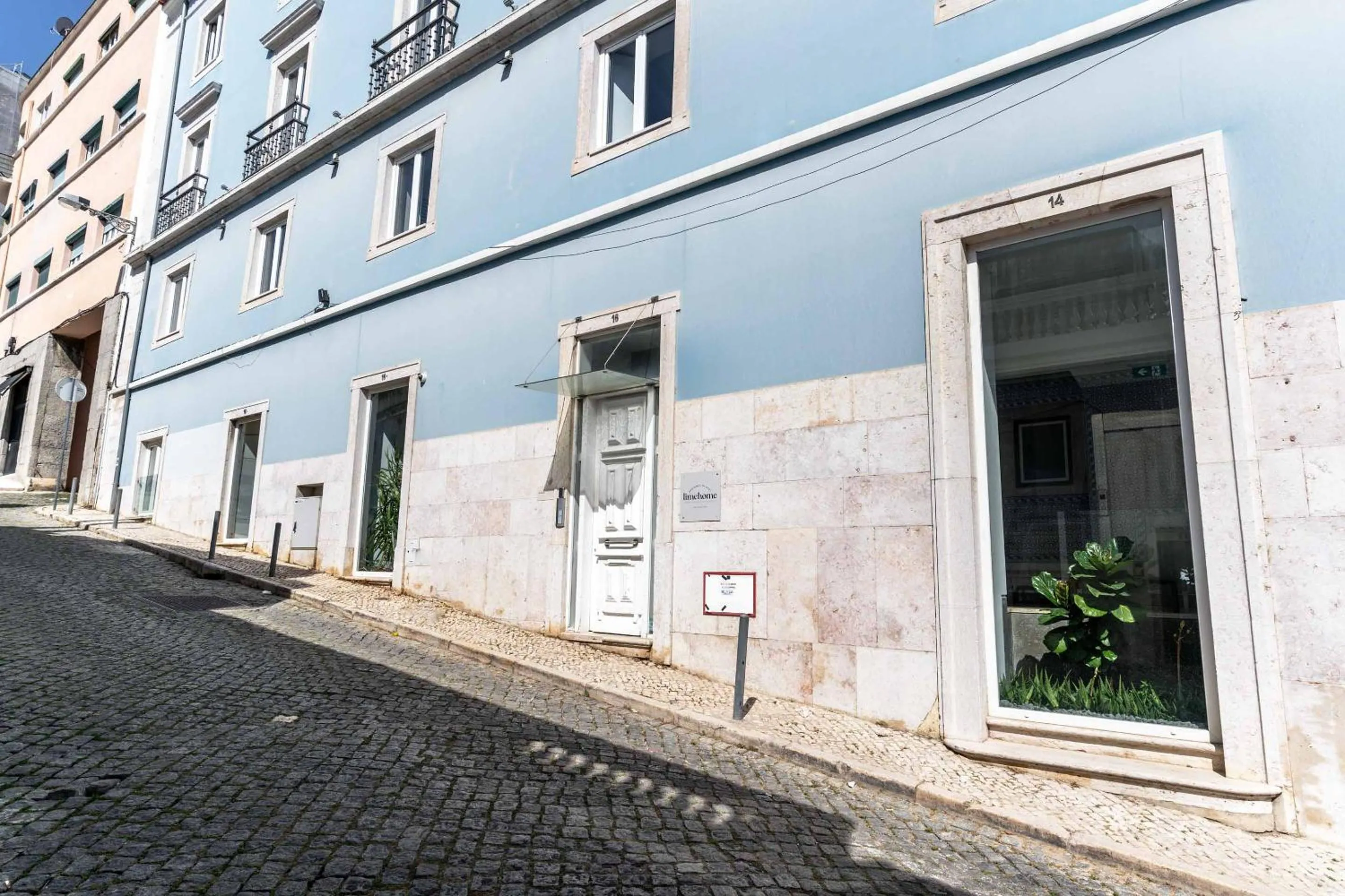 Property building in Limehome Lisbon Calçada do Cardeal