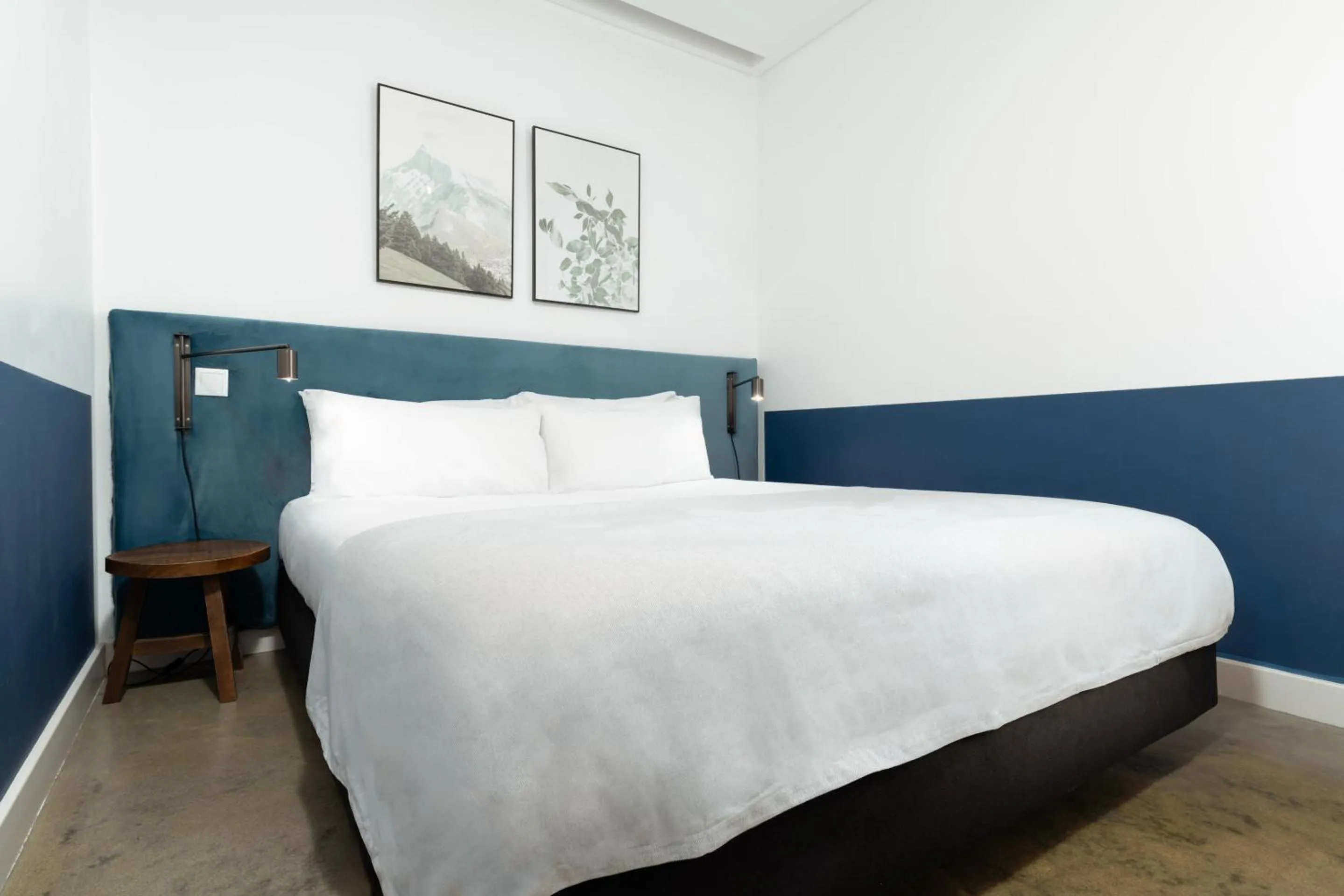 Bed in Limehome Lisbon Calçada do Cardeal