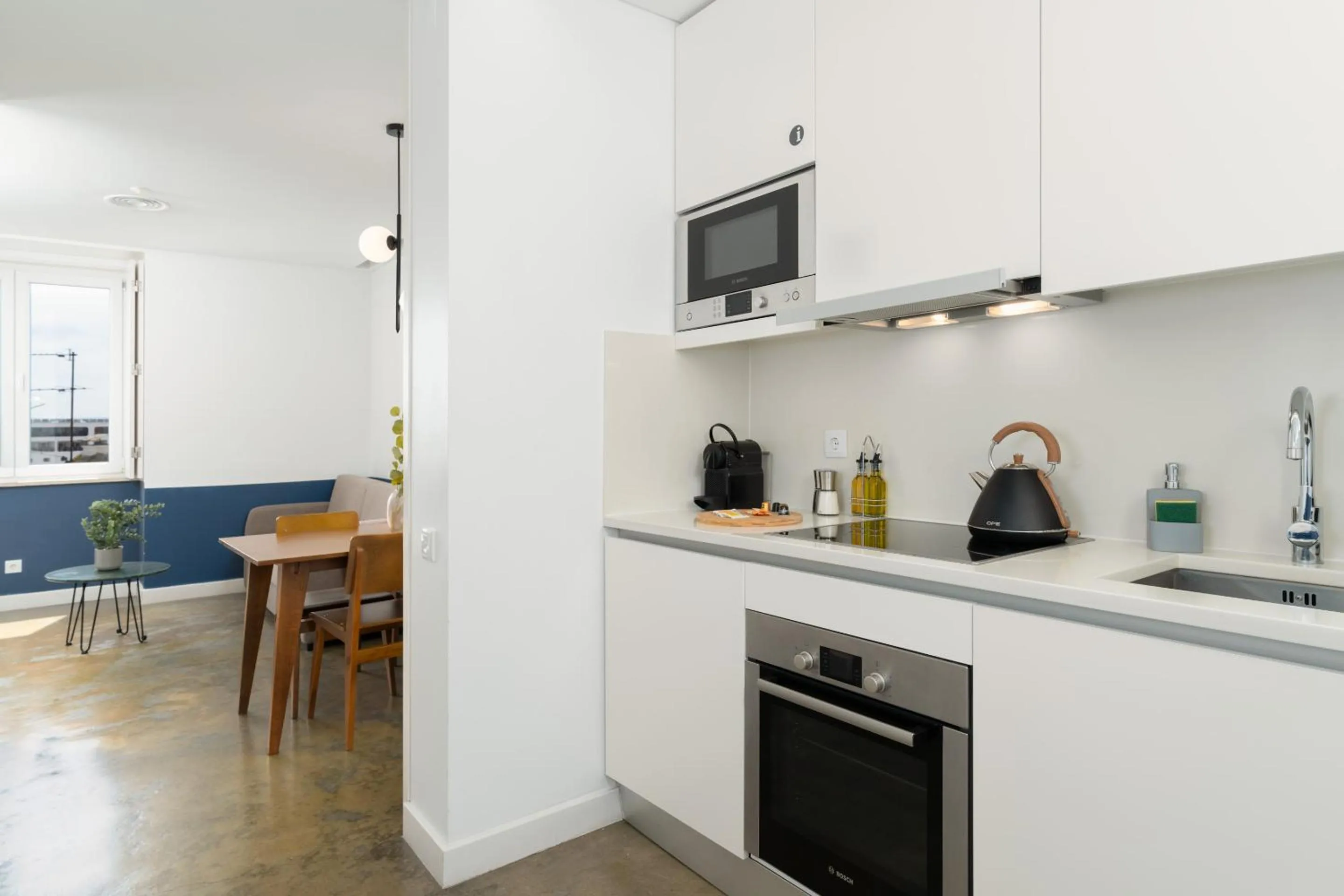 Kitchen or kitchenette in Limehome Lisbon Calçada do Cardeal