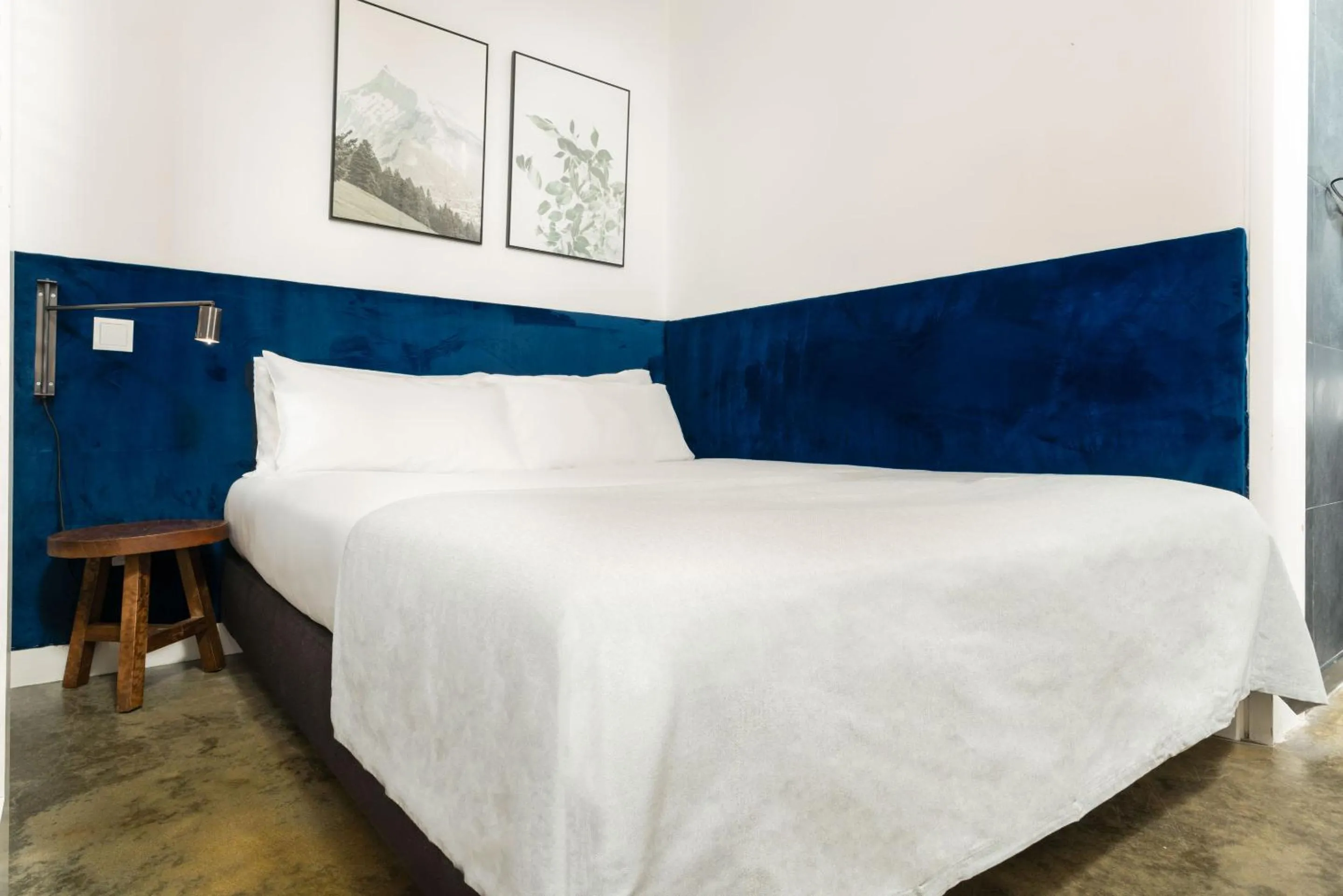 Bed in Limehome Lisbon Calçada do Cardeal