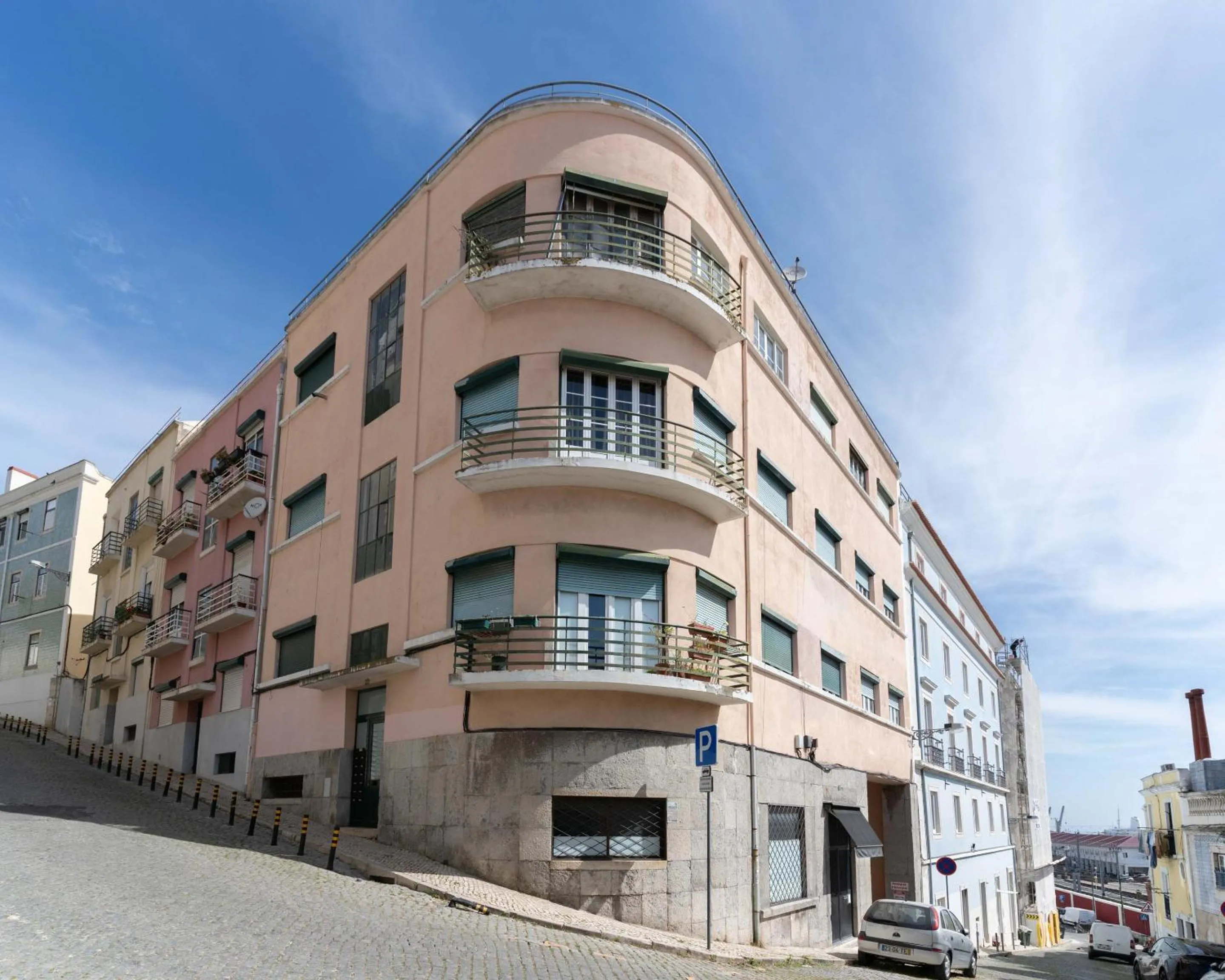 Property building in Limehome Lisbon Calçada do Cardeal
