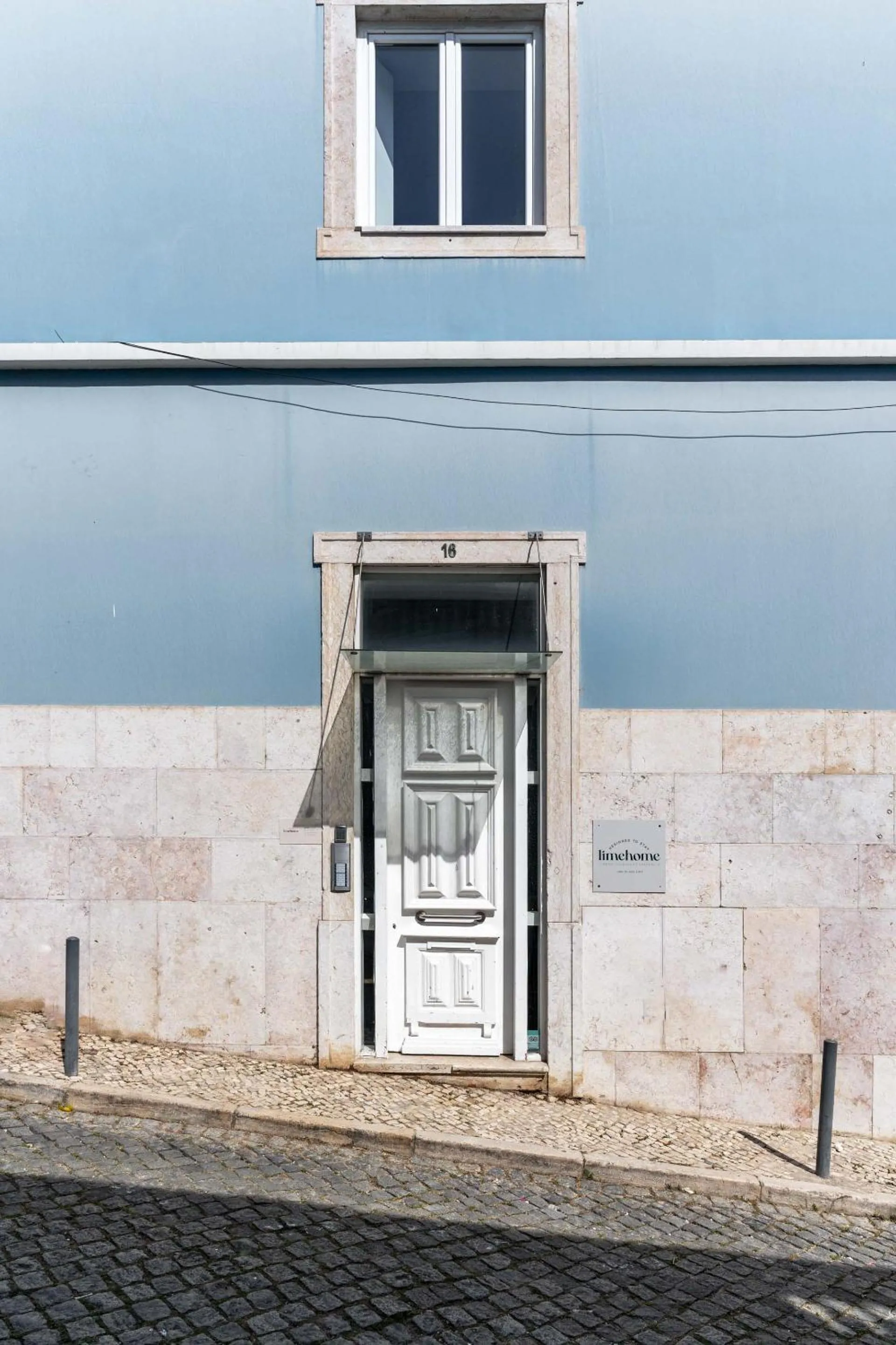 Property building in Limehome Lisbon Calçada do Cardeal