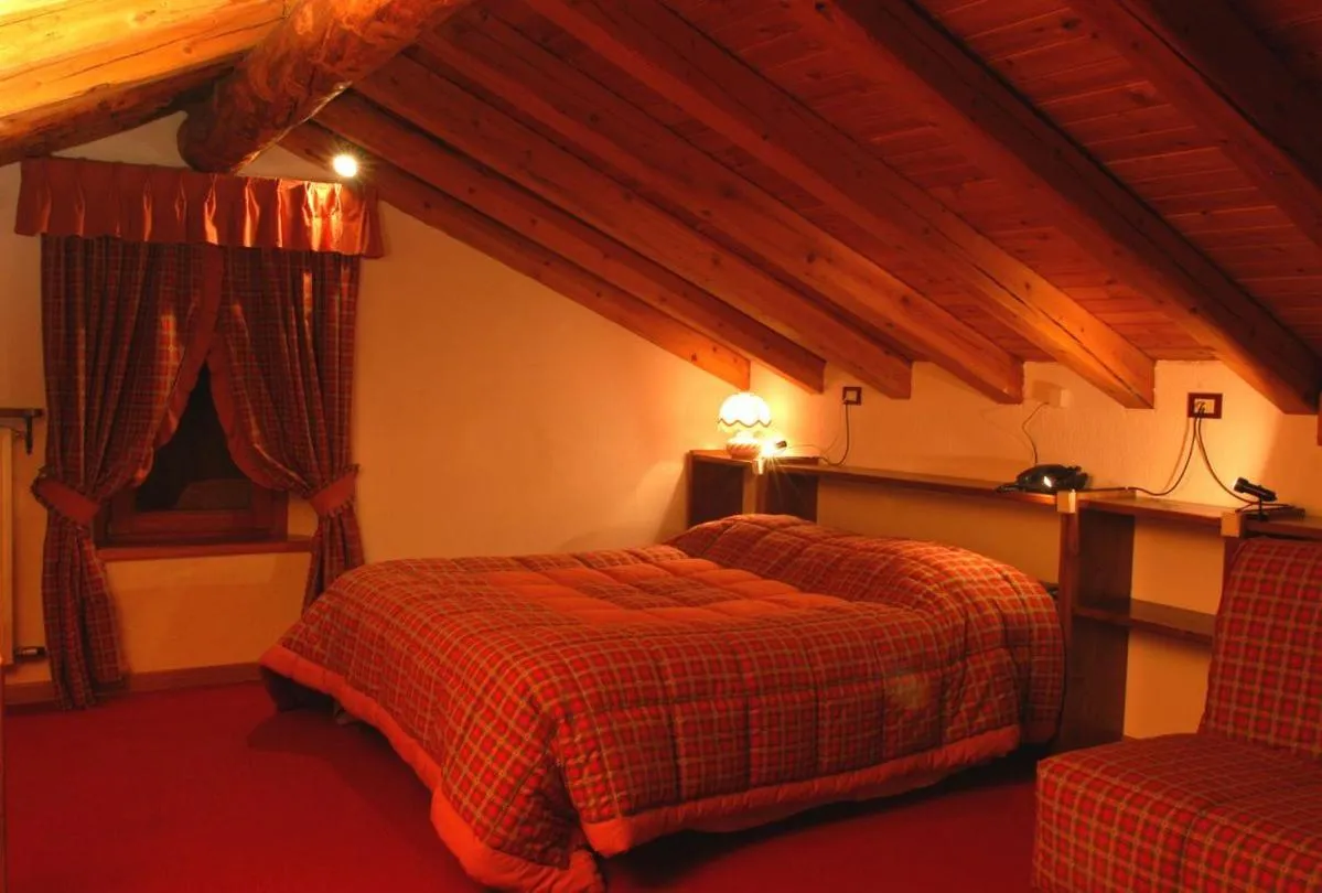 Photo of the whole room, Bed in Residence Pavou