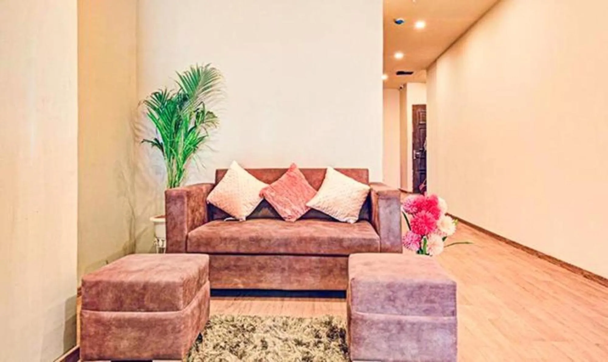 Seating area in FabHotel Nestlay Rooms Airport - Nr Chennai International Airport