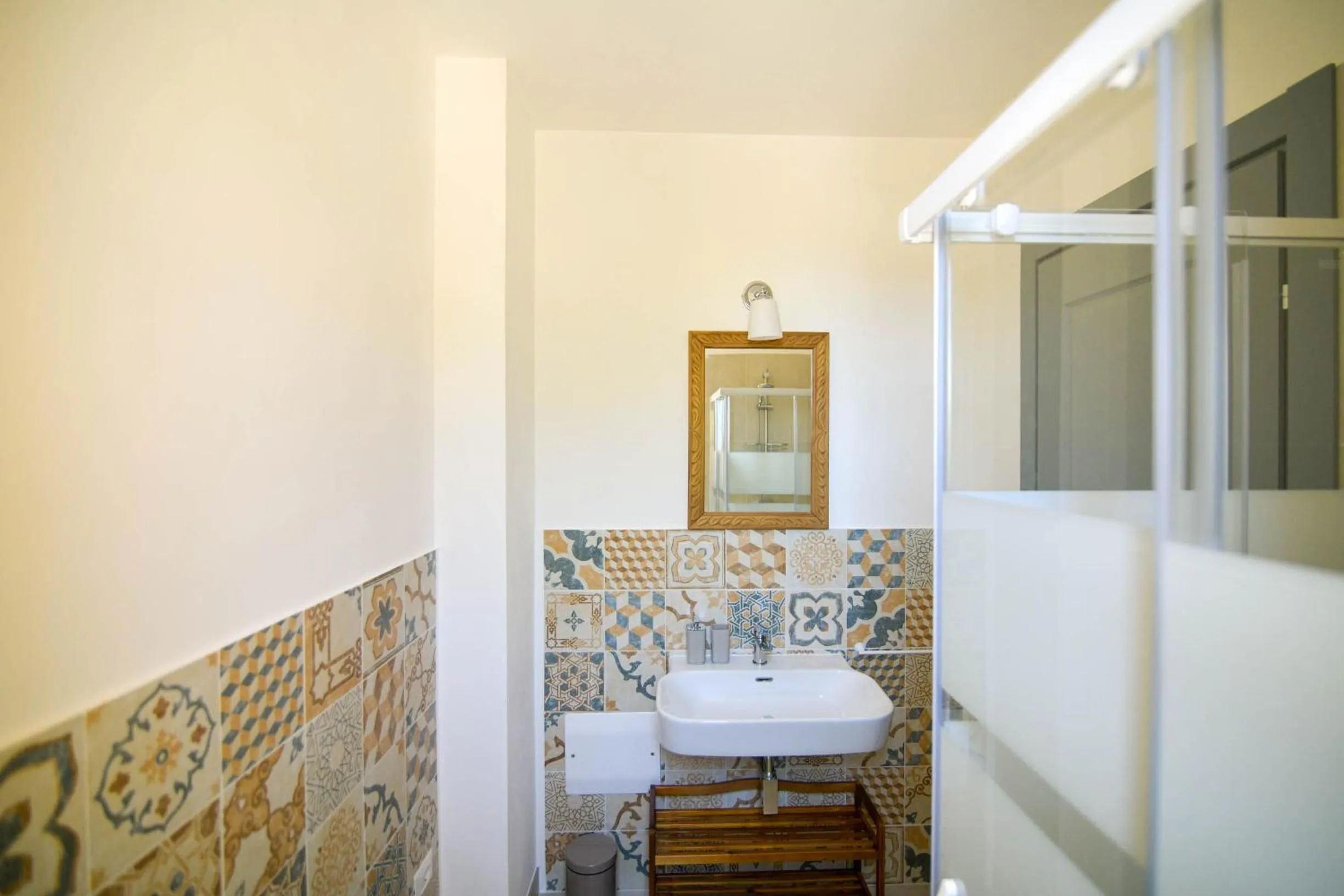 Bathroom in LUCCICAMARE family-run BeB