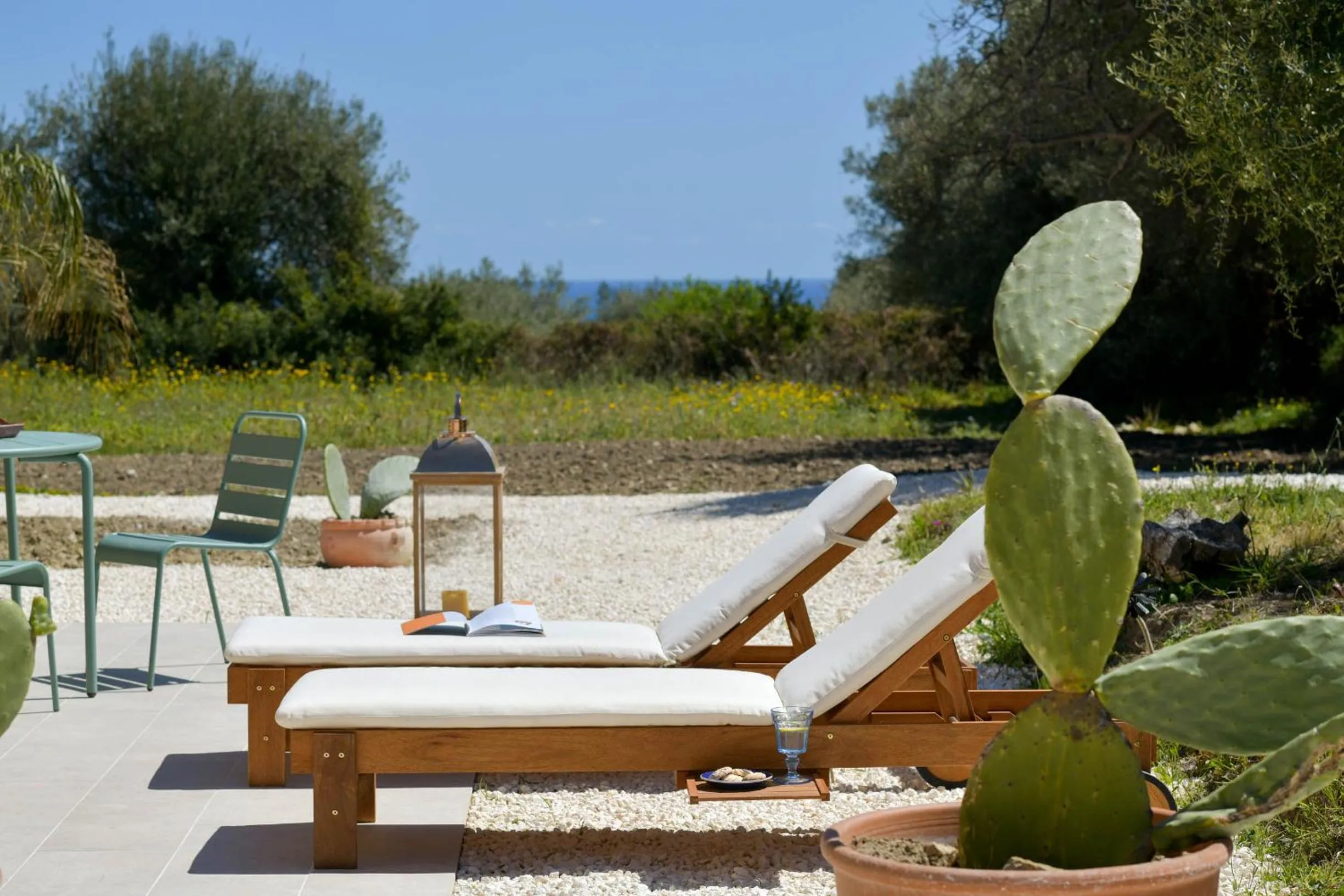 Patio in LUCCICAMARE family-run BeB