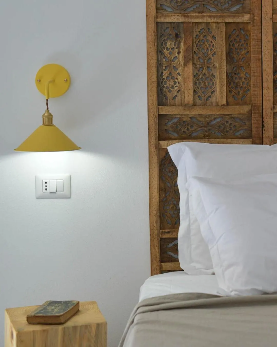 Bed in LUCCICAMARE family-run BeB