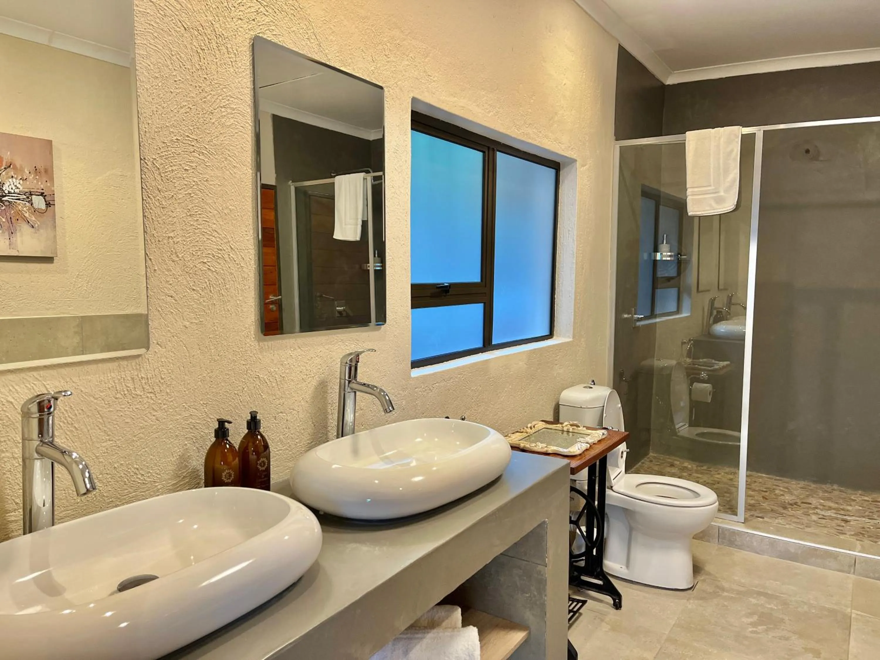 Bushbaby Valley Lodge