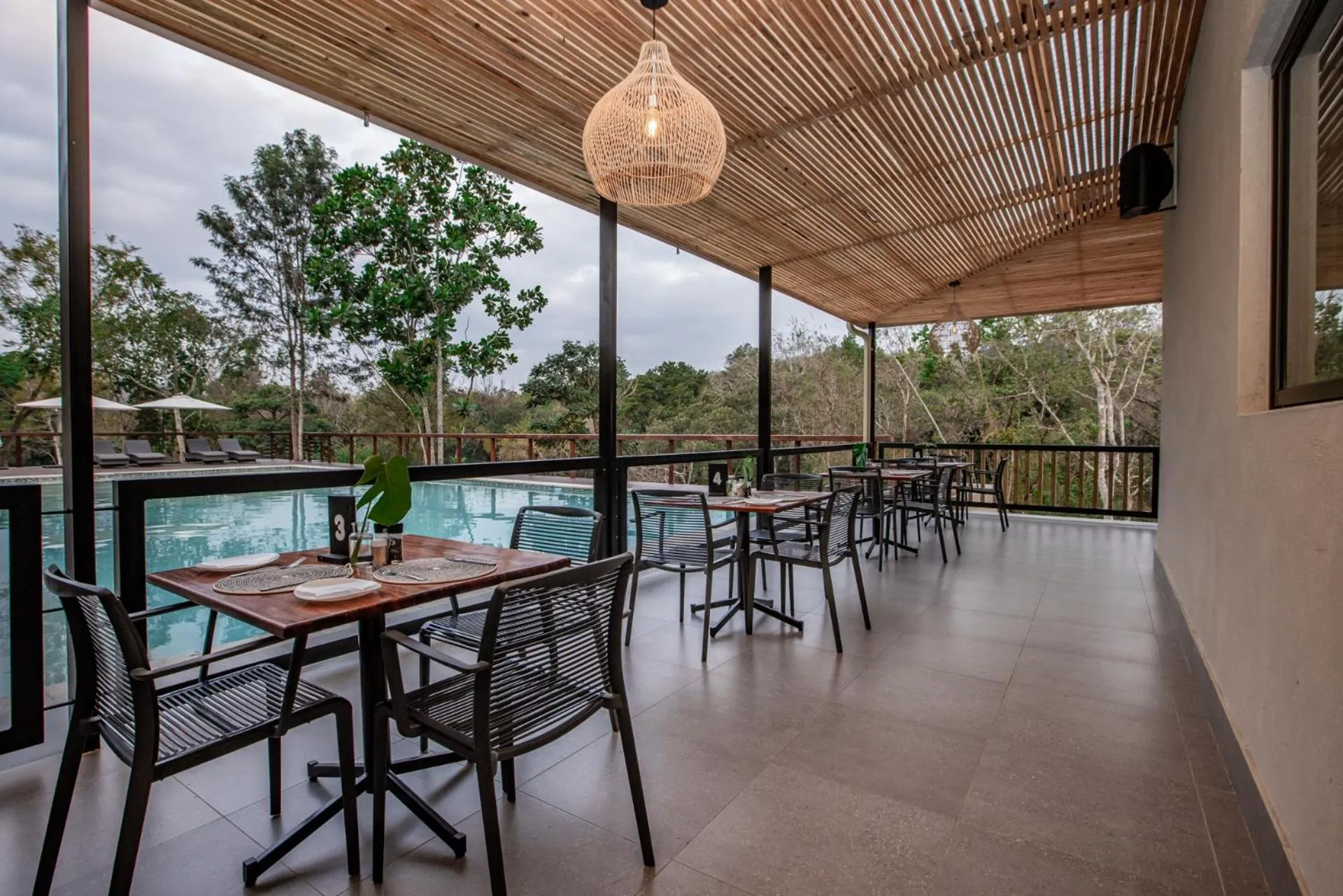 Bushbaby Valley Lodge