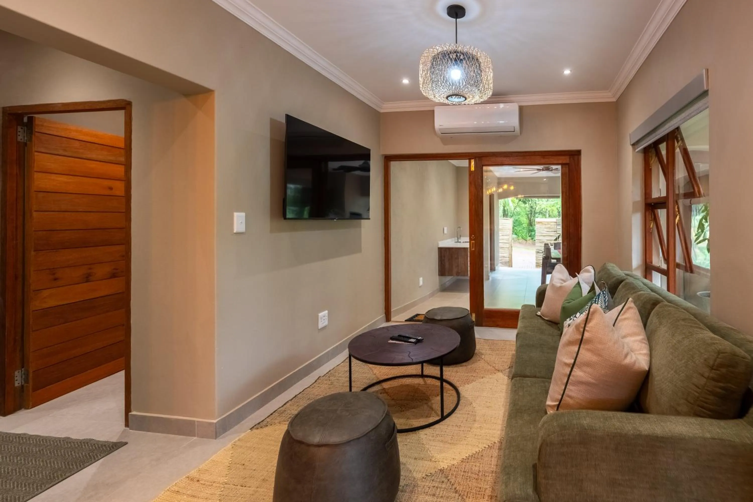 Bushbaby Valley Lodge