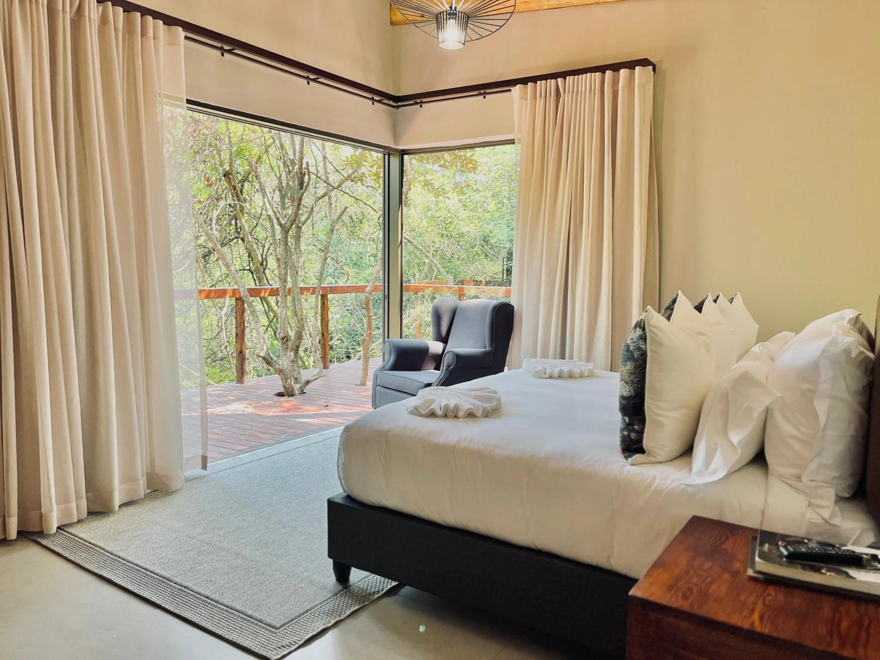 Bed in Bushbaby Valley Lodge