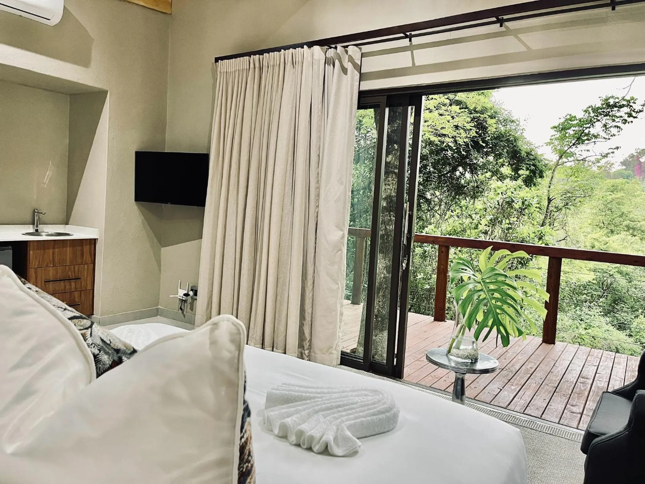 Bed in Bushbaby Valley Lodge