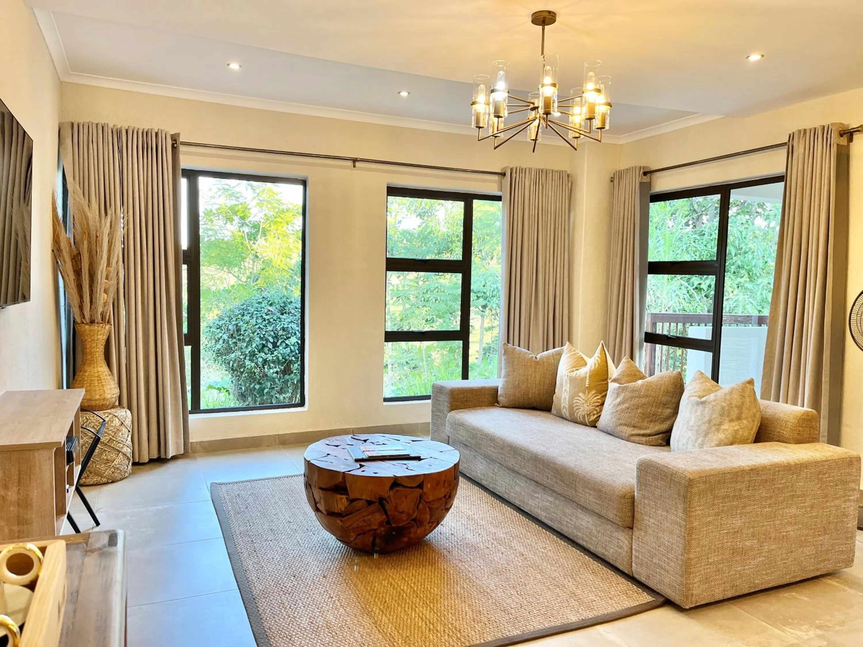 Bushbaby Valley Lodge