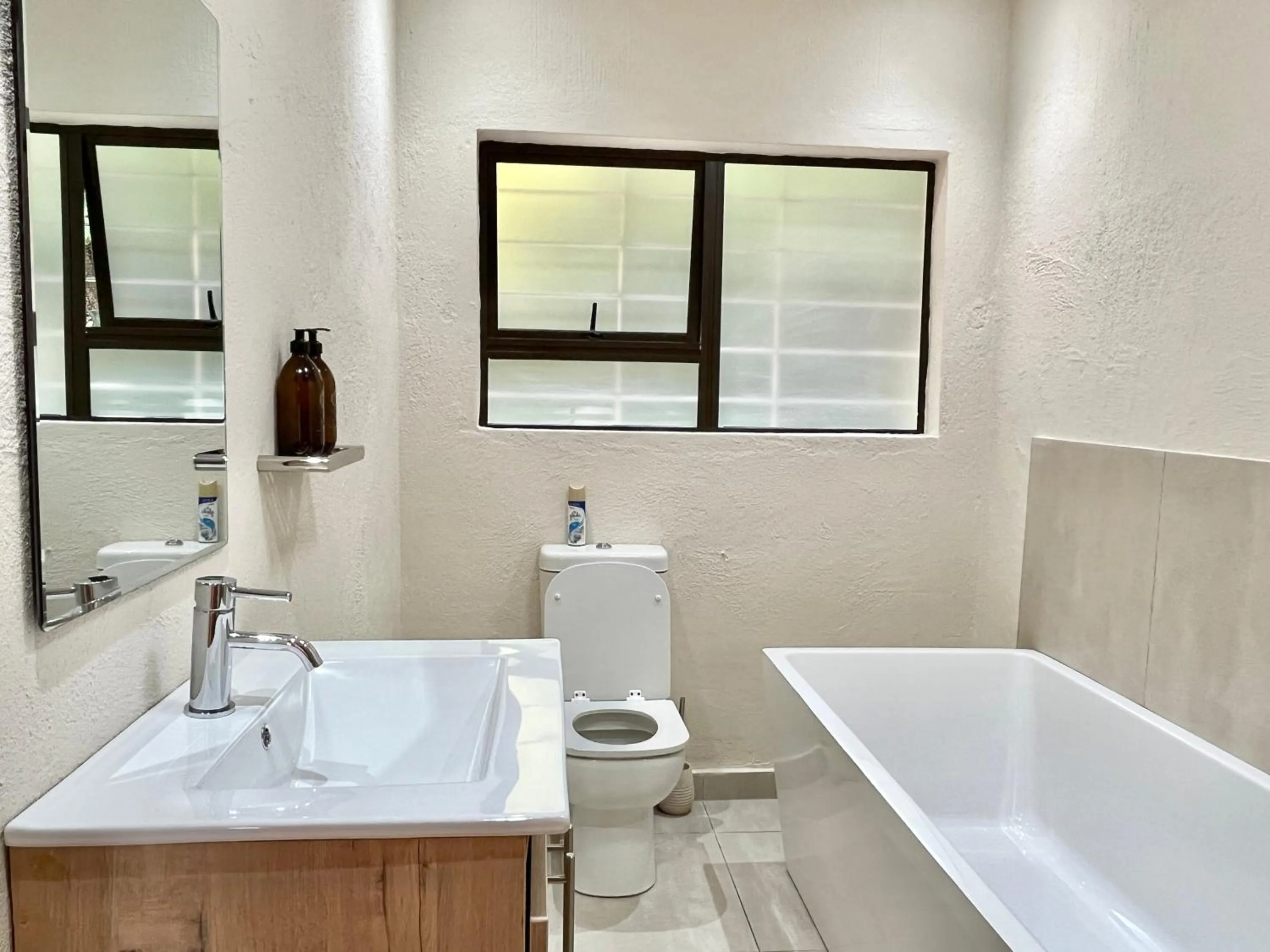 Bushbaby Valley Lodge