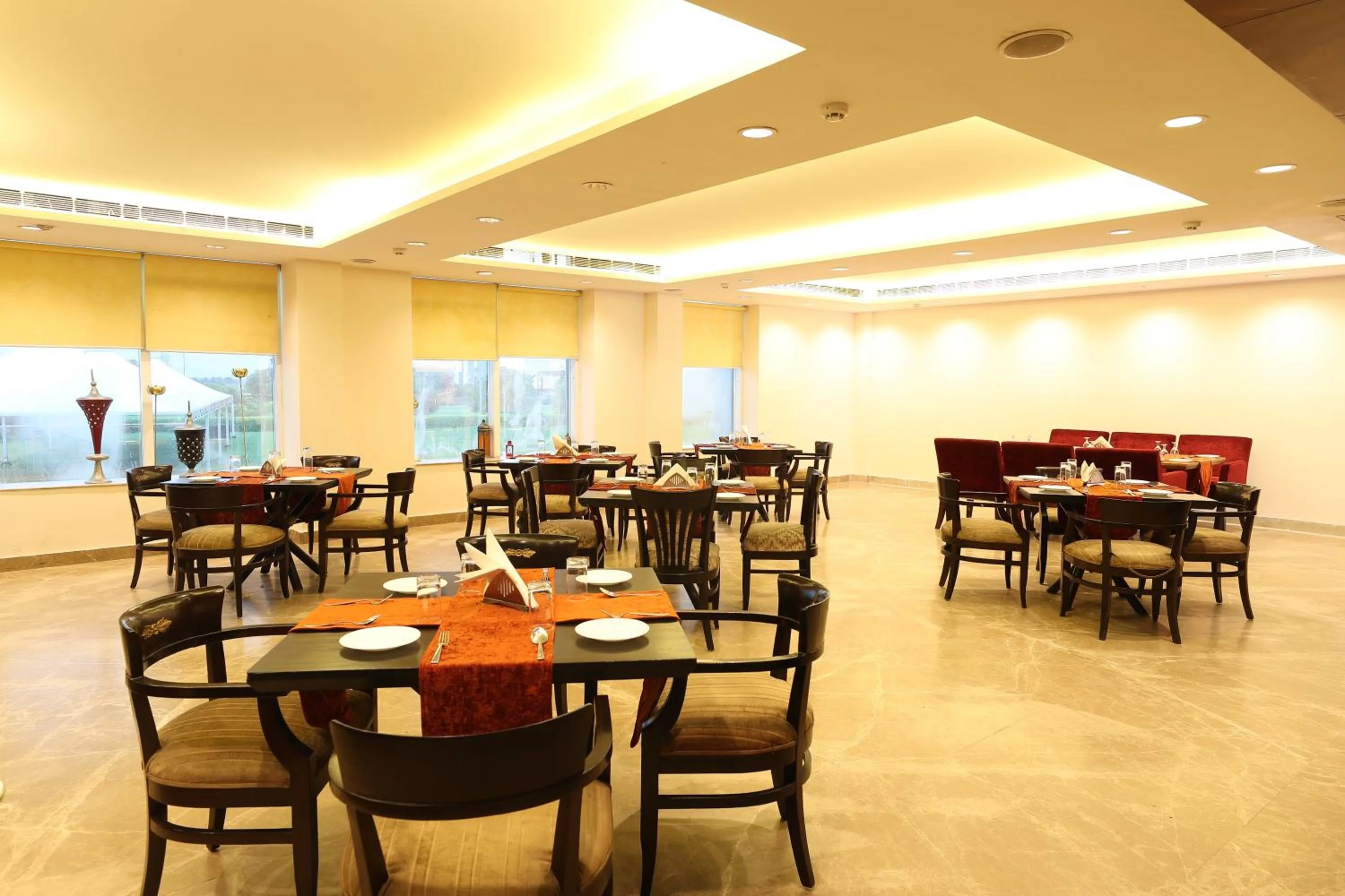 Restaurant/places to eat in Tivoli Royal Palace