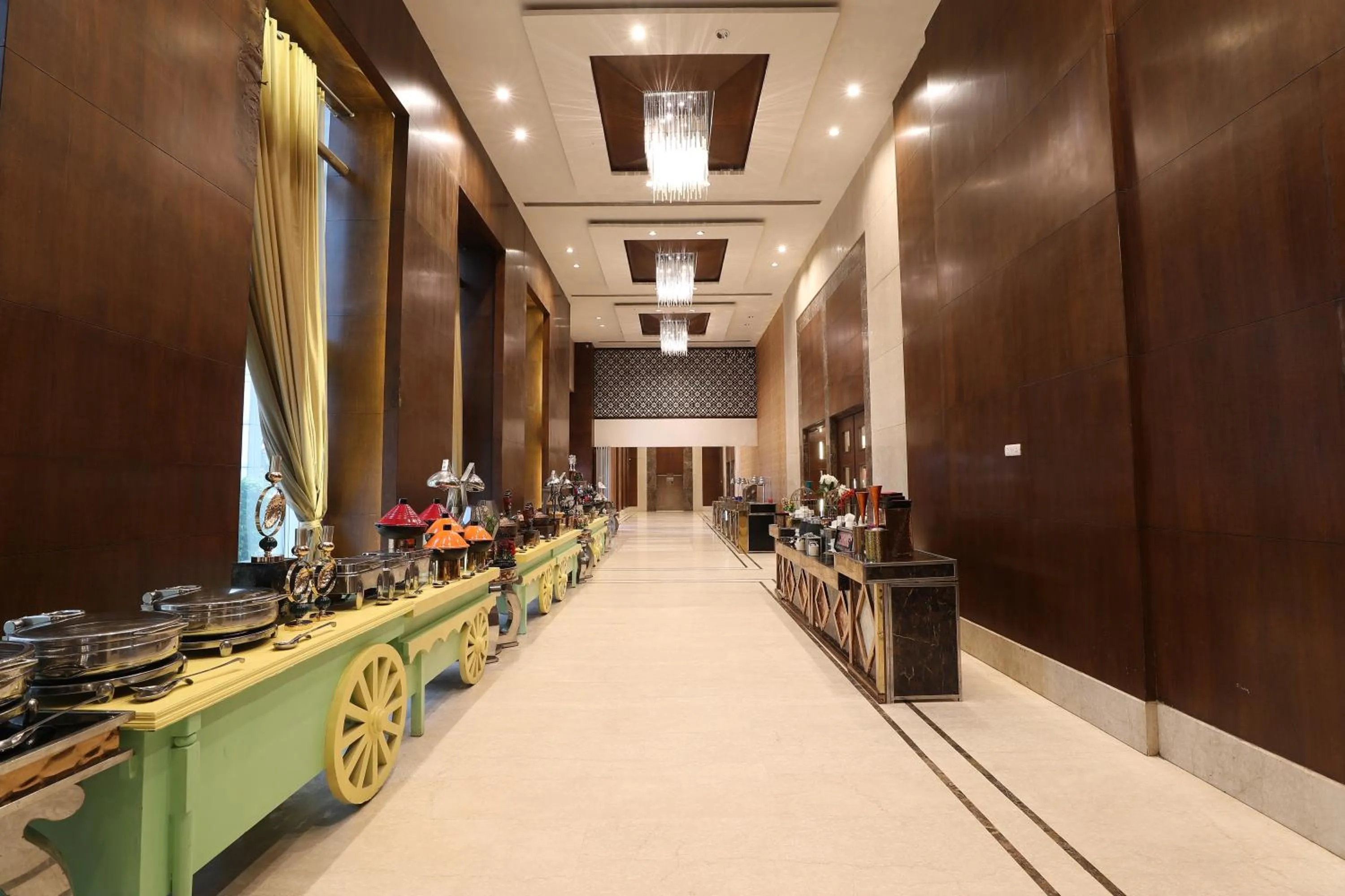 Restaurant/places to eat in Tivoli Royal Palace