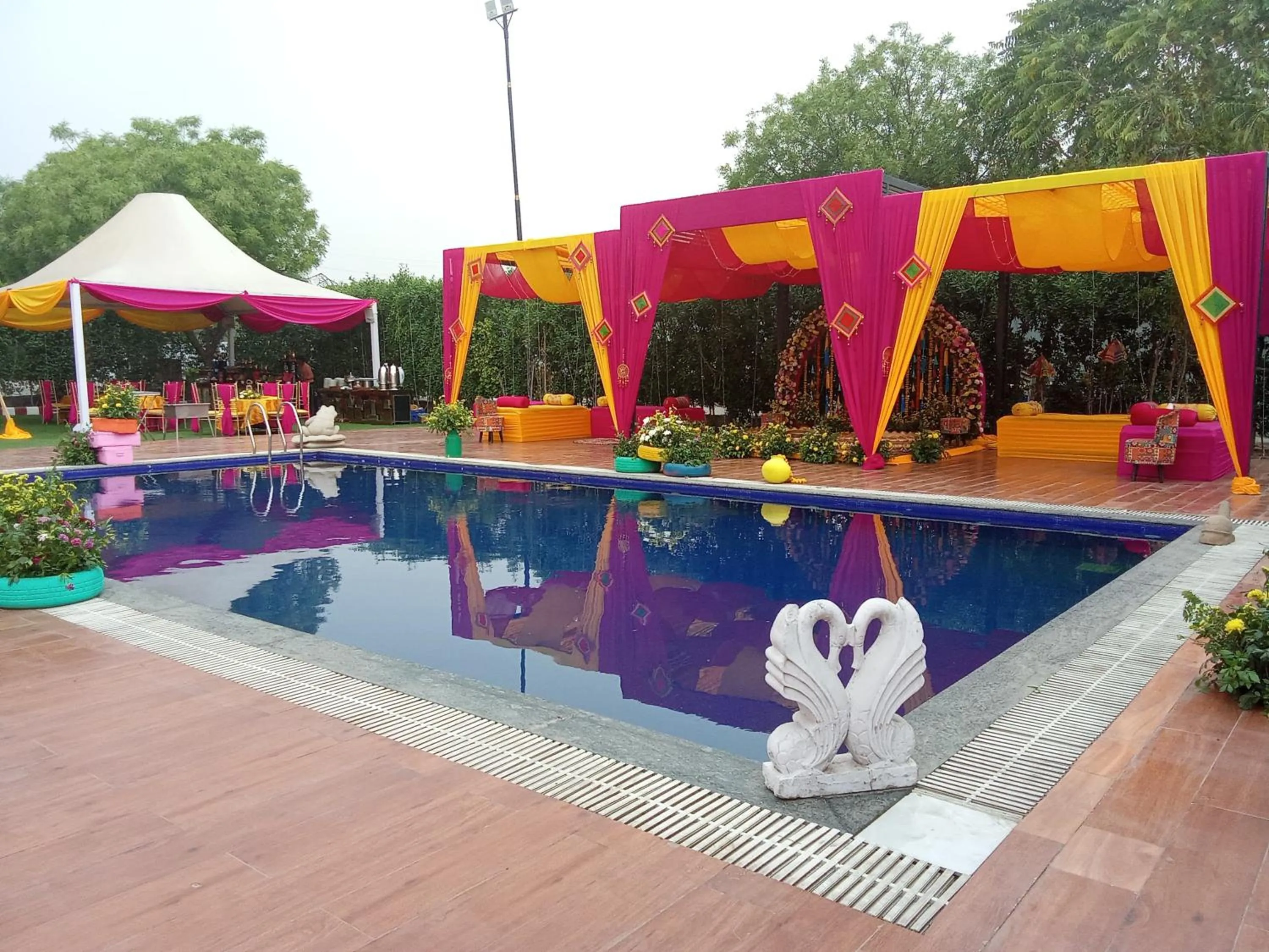 Swimming pool in Tivoli Royal Palace