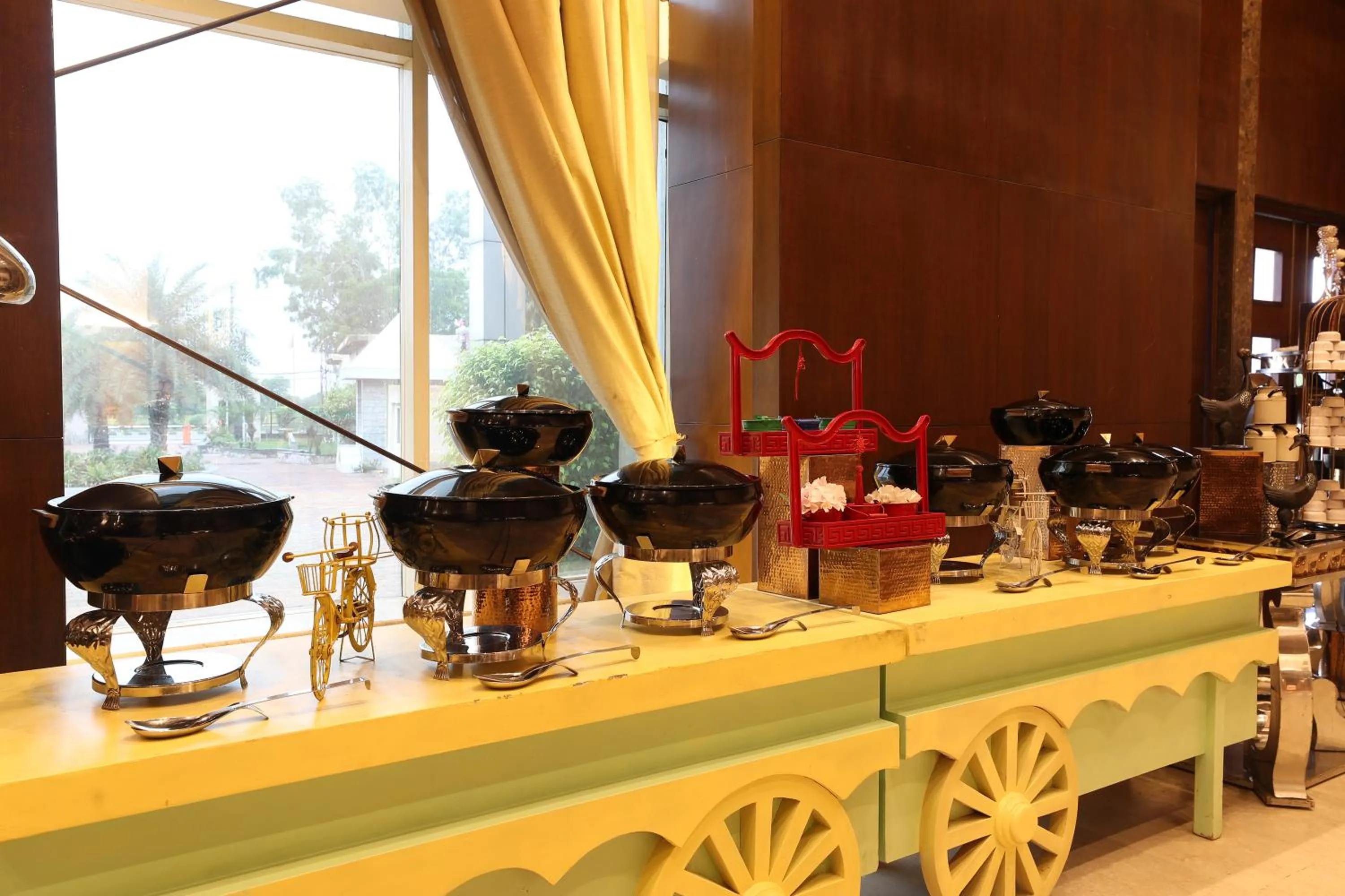 Restaurant/places to eat in Tivoli Royal Palace