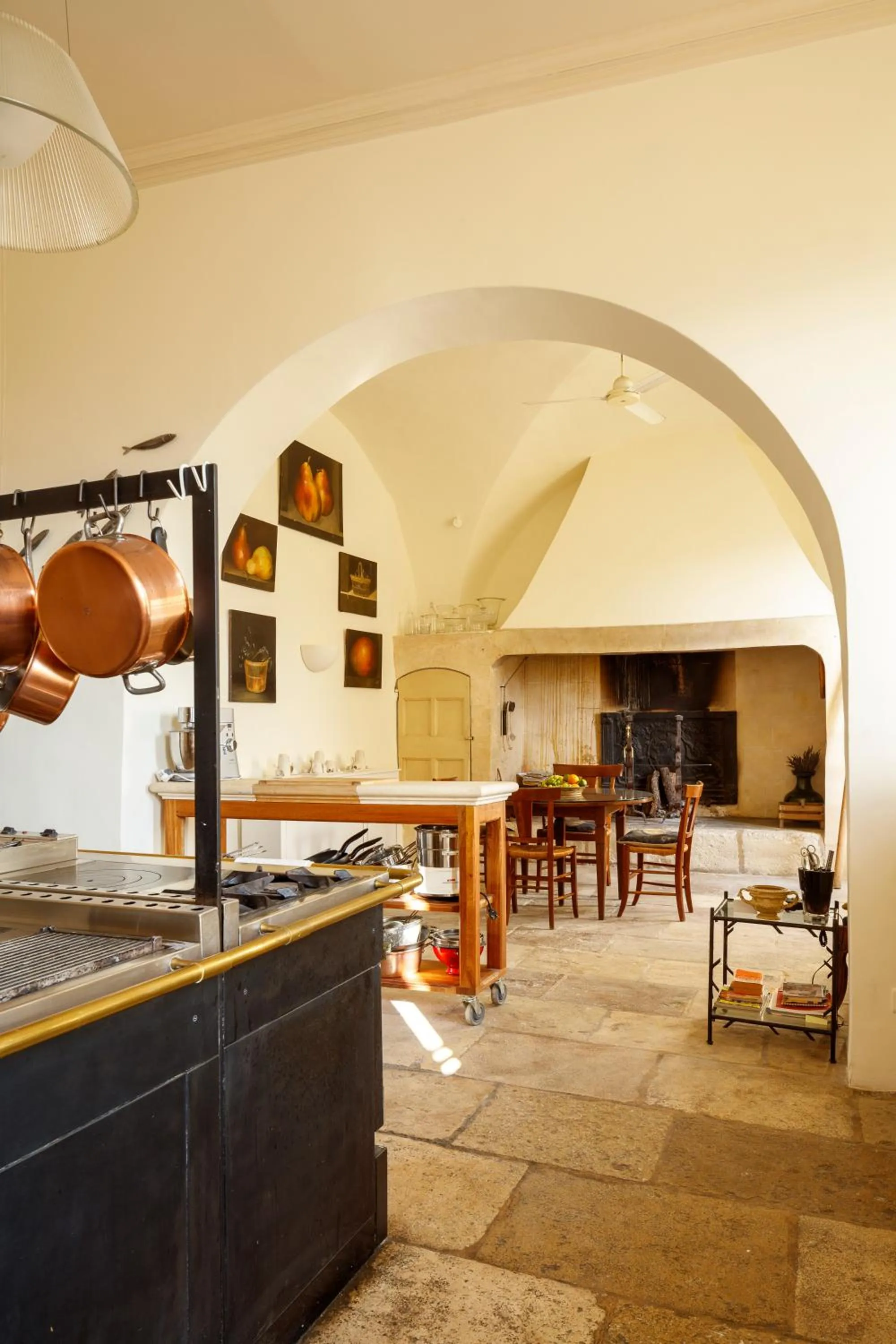 Communal kitchen in Hôtel particulier de Tingry - Pierres d'Histoire
