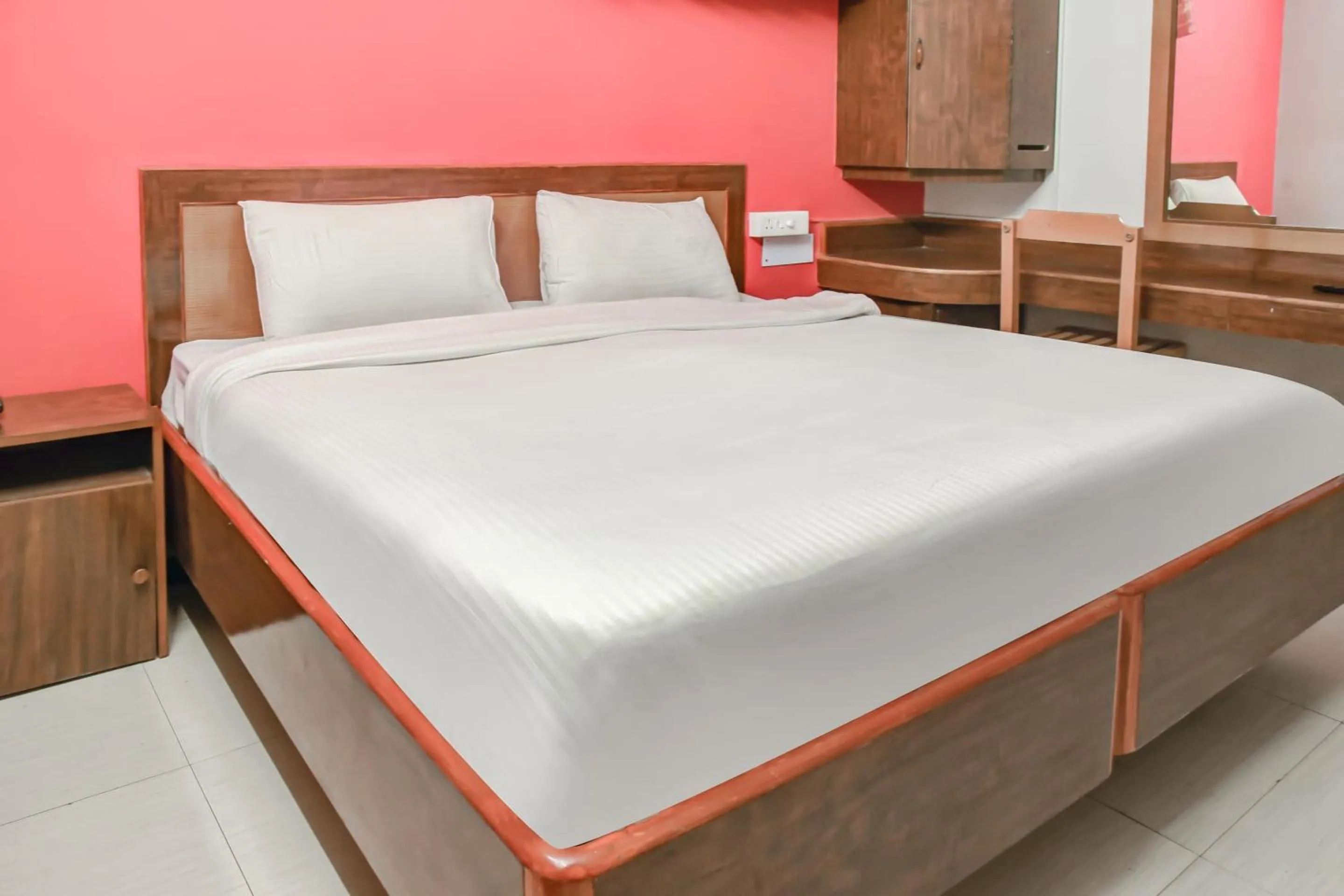 Bedroom, Bed in Hotel O Kota Lodge