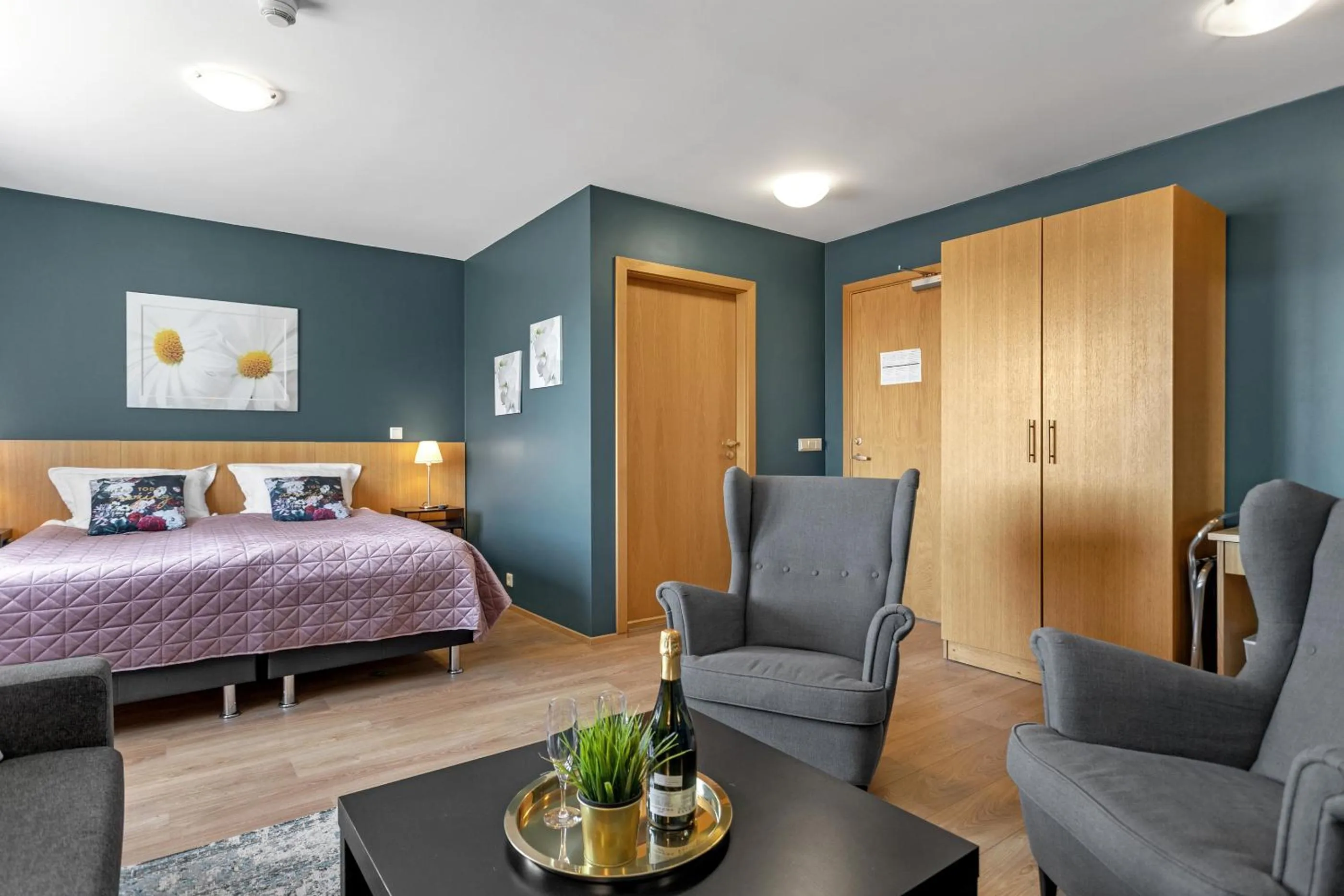 Photo of the whole room, Bed in Hotel Kvika