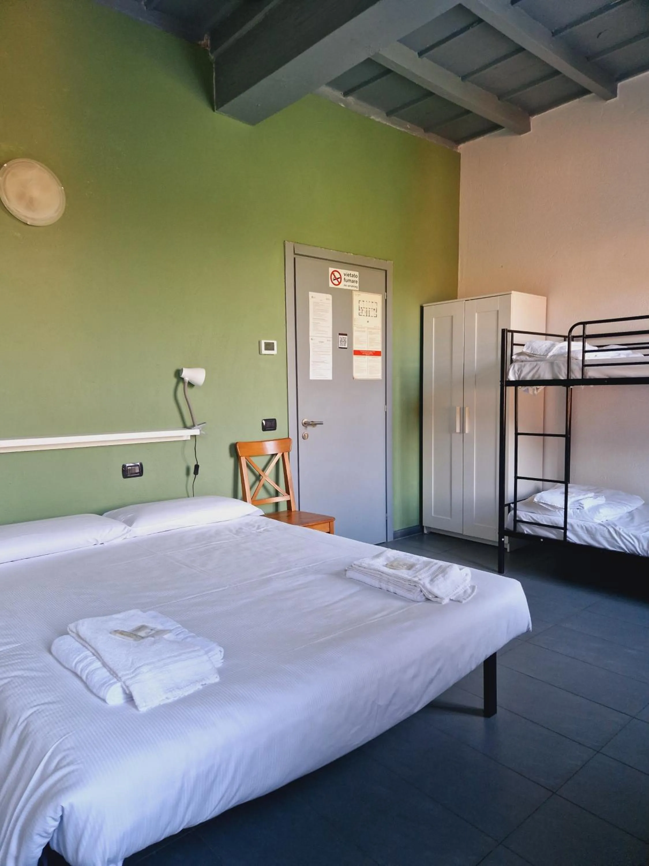 Bed in B&B e Ostello, Parco di Monza, CASCINA COSTA ALTA