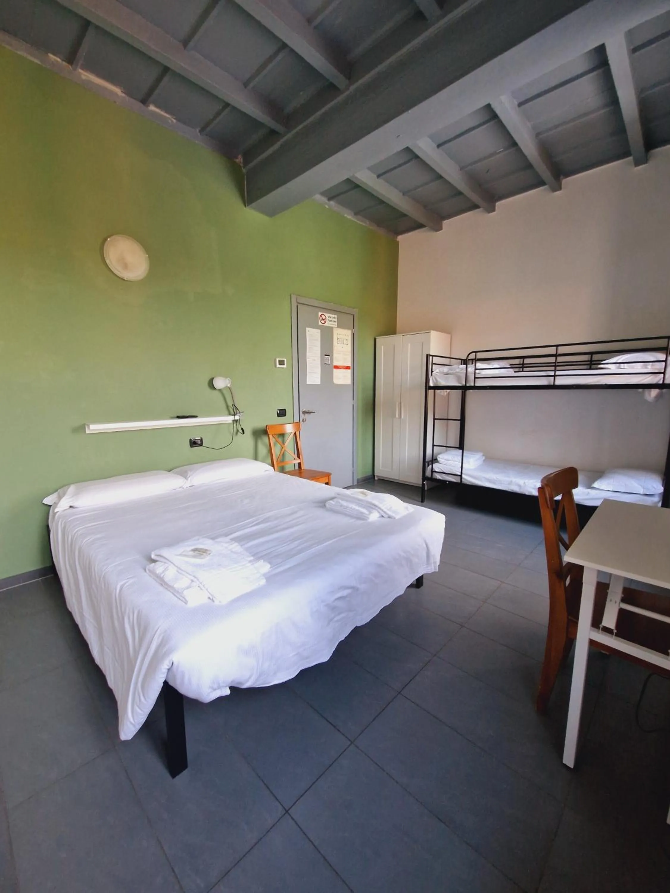 Bed in B&B e Ostello, Parco di Monza, CASCINA COSTA ALTA