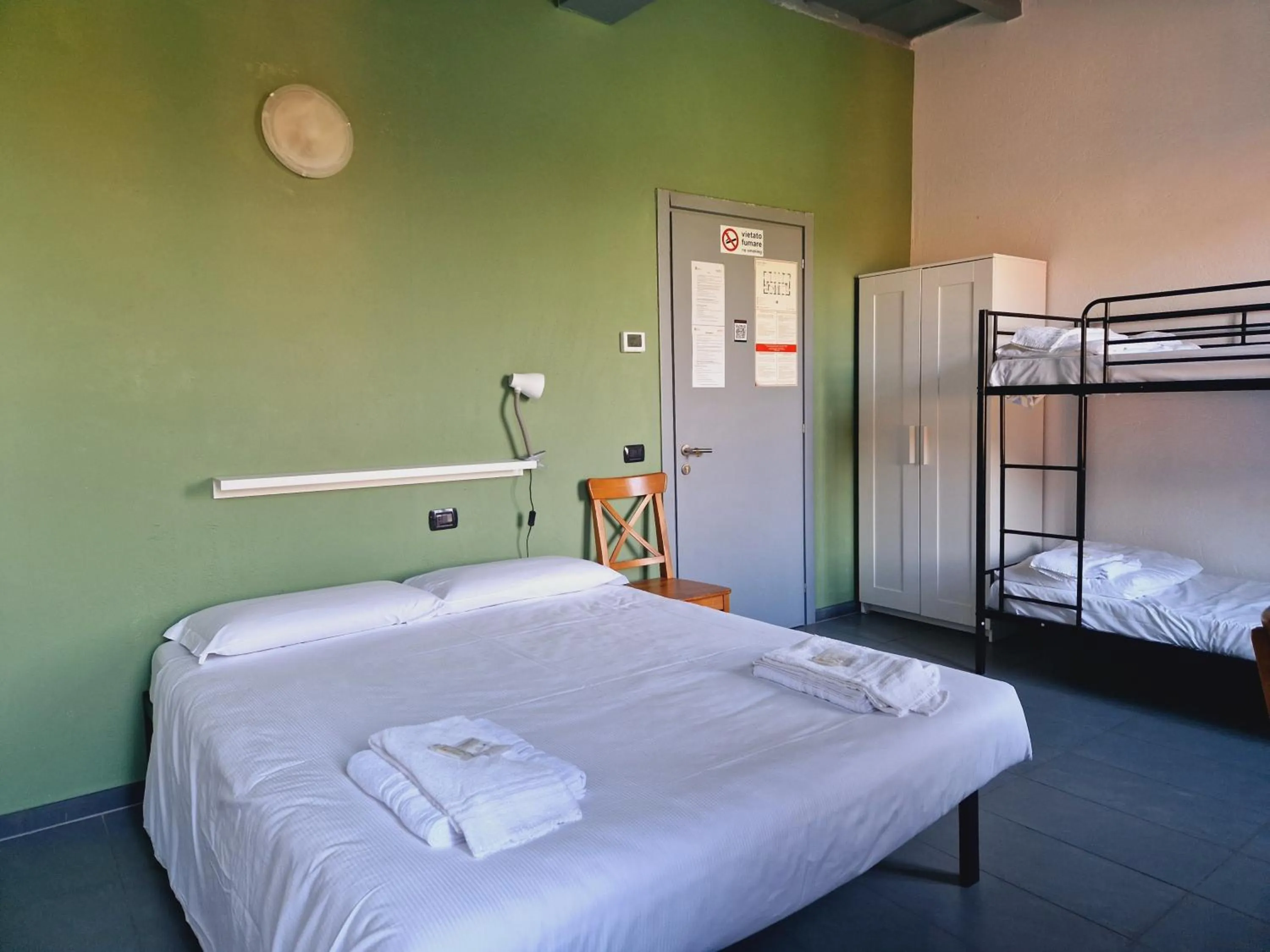 Bed in B&B e Ostello, Parco di Monza, CASCINA COSTA ALTA