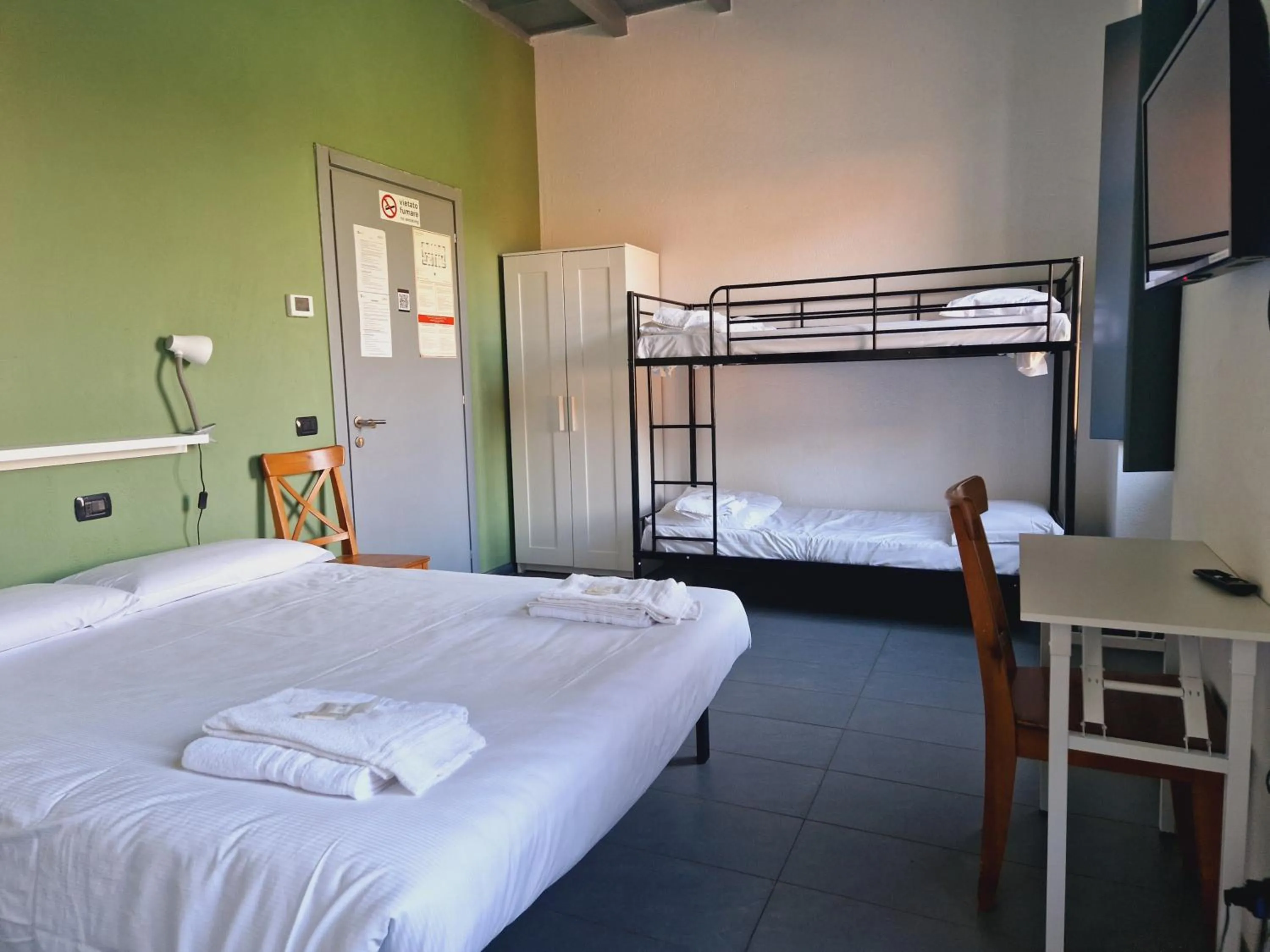 Bed in B&B e Ostello, Parco di Monza, CASCINA COSTA ALTA