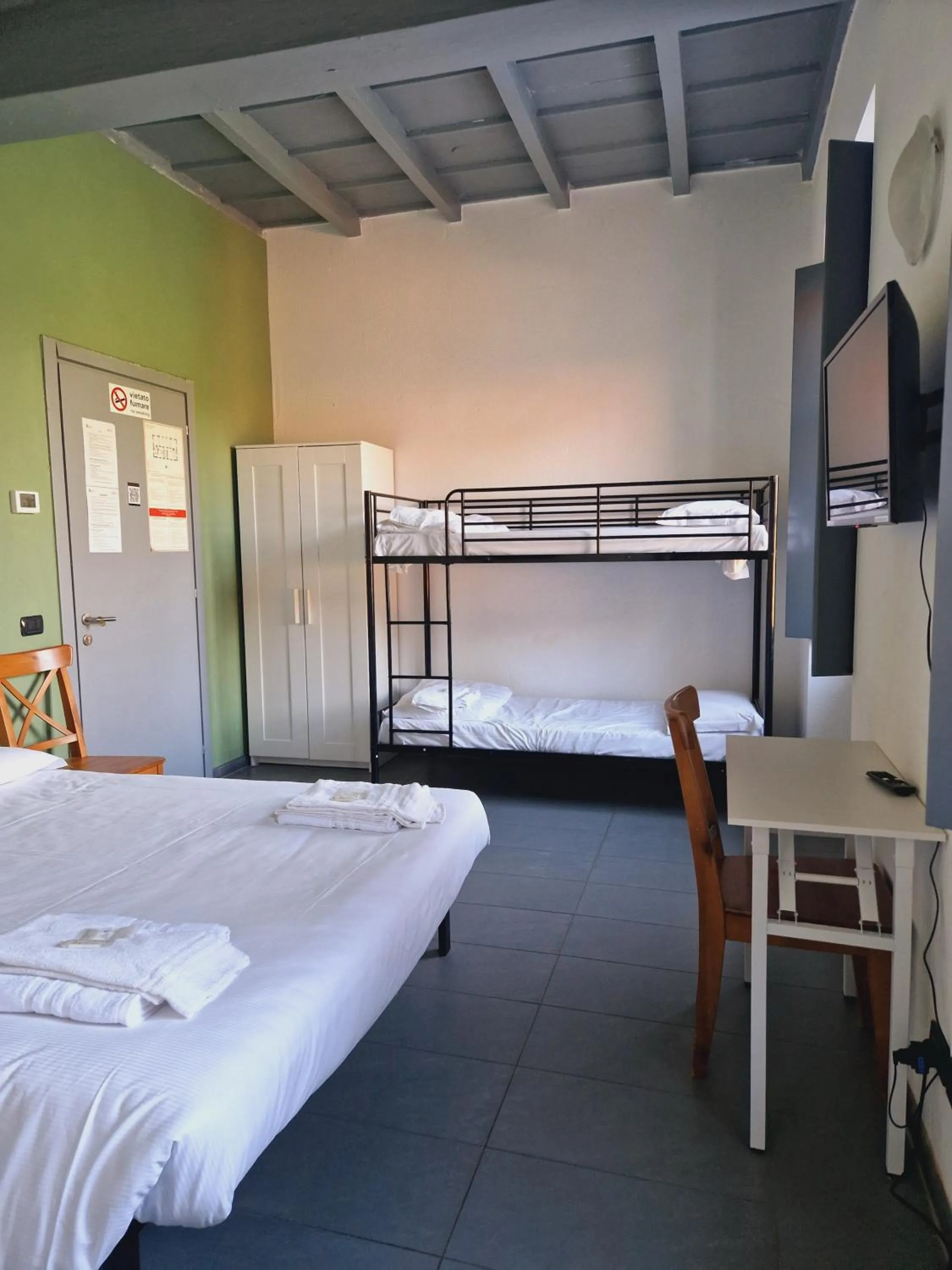 Bed in B&B e Ostello, Parco di Monza, CASCINA COSTA ALTA