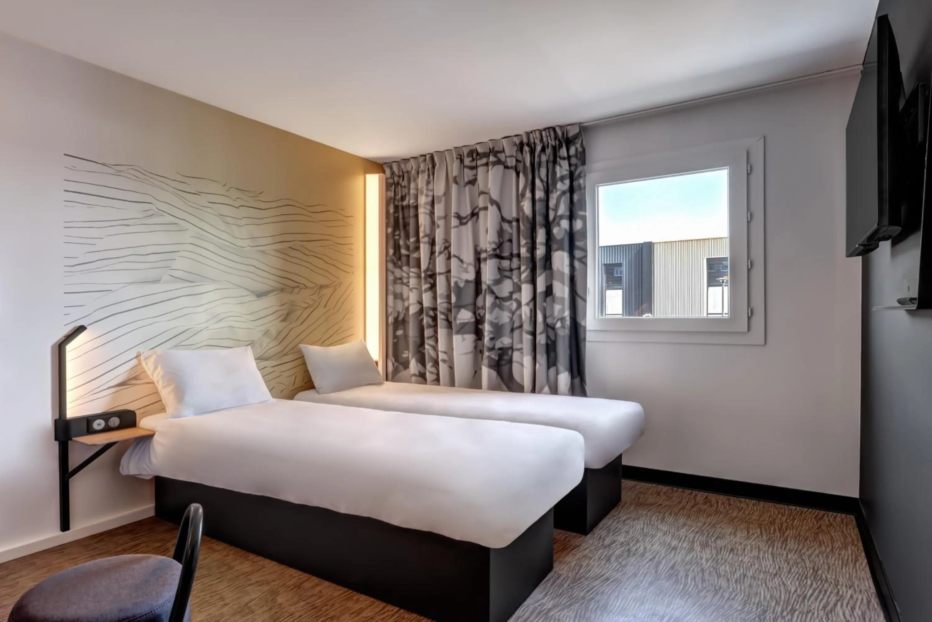 Bedroom, Bed in B&B HOTEL Evian Publier