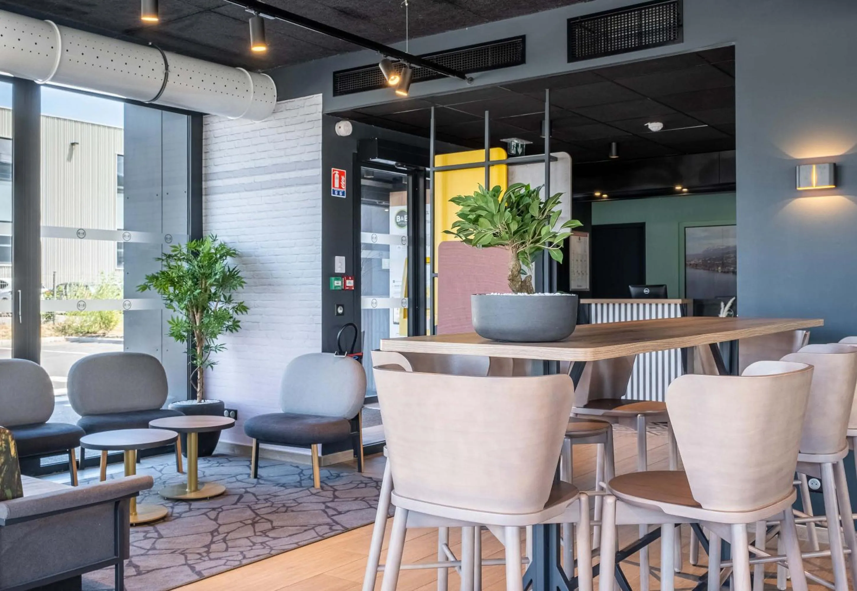 Seating area in B&B HOTEL Evian Publier