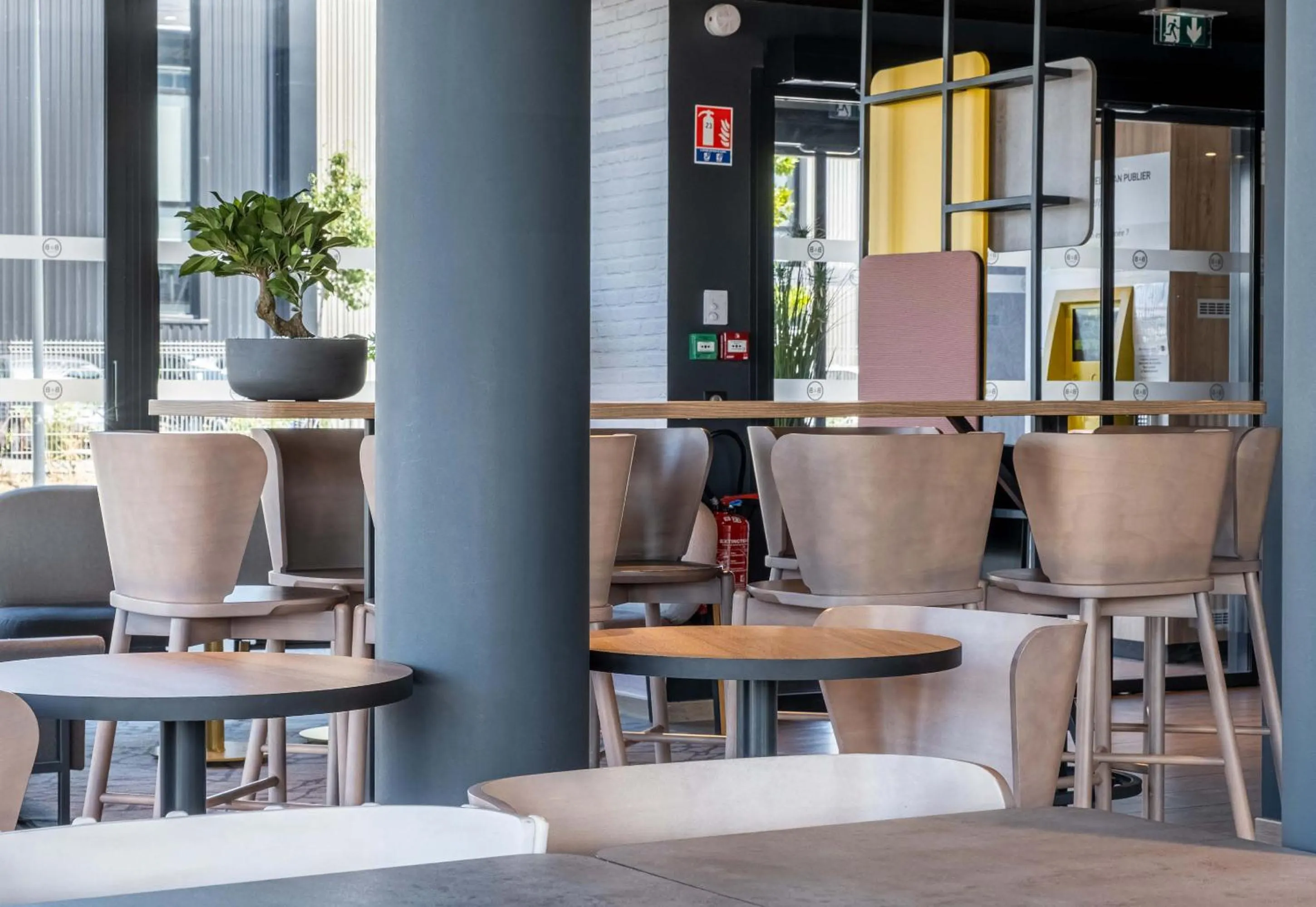 Seating area in B&B HOTEL Evian Publier