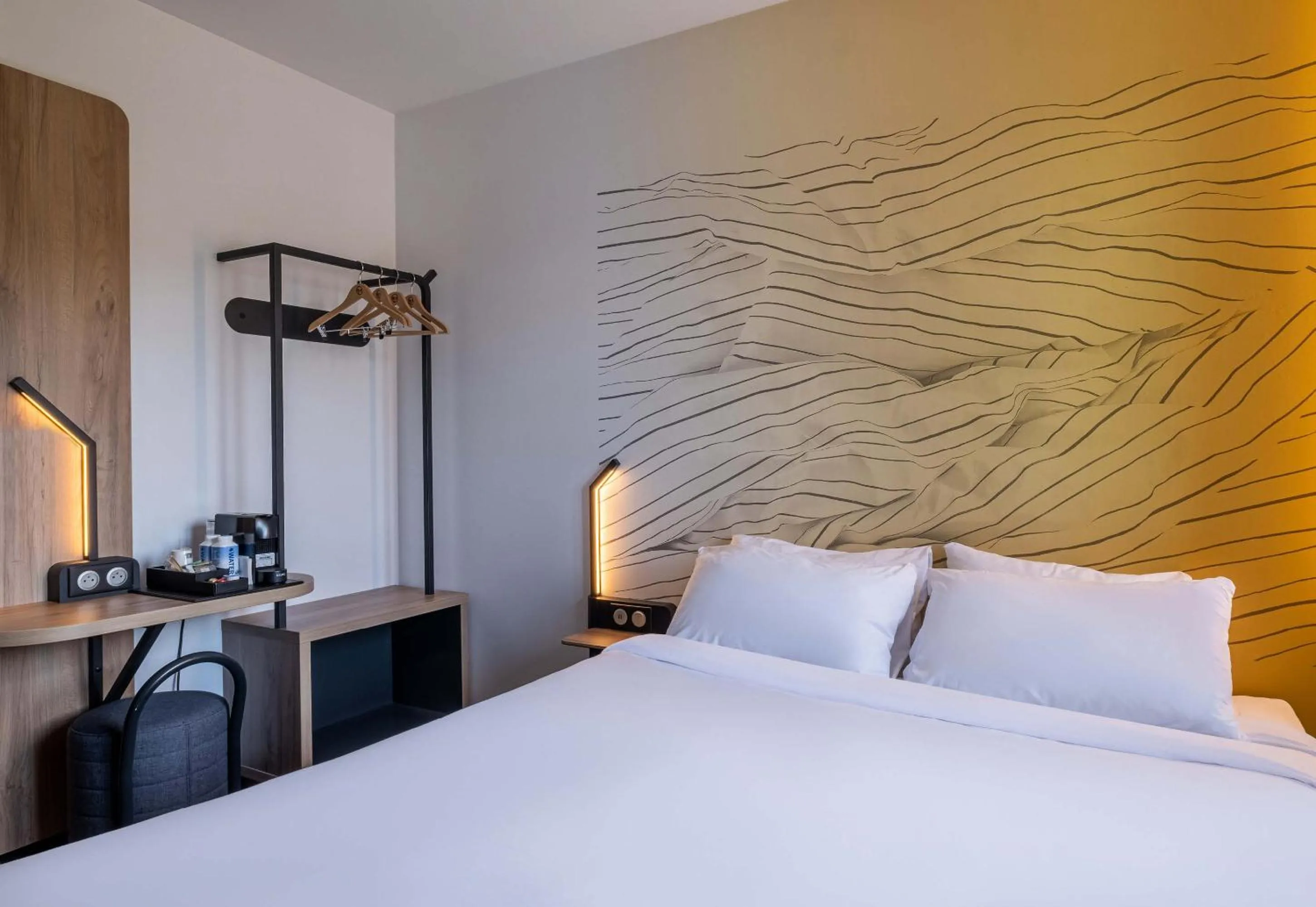 Bedroom, Bed in B&B HOTEL Evian Publier