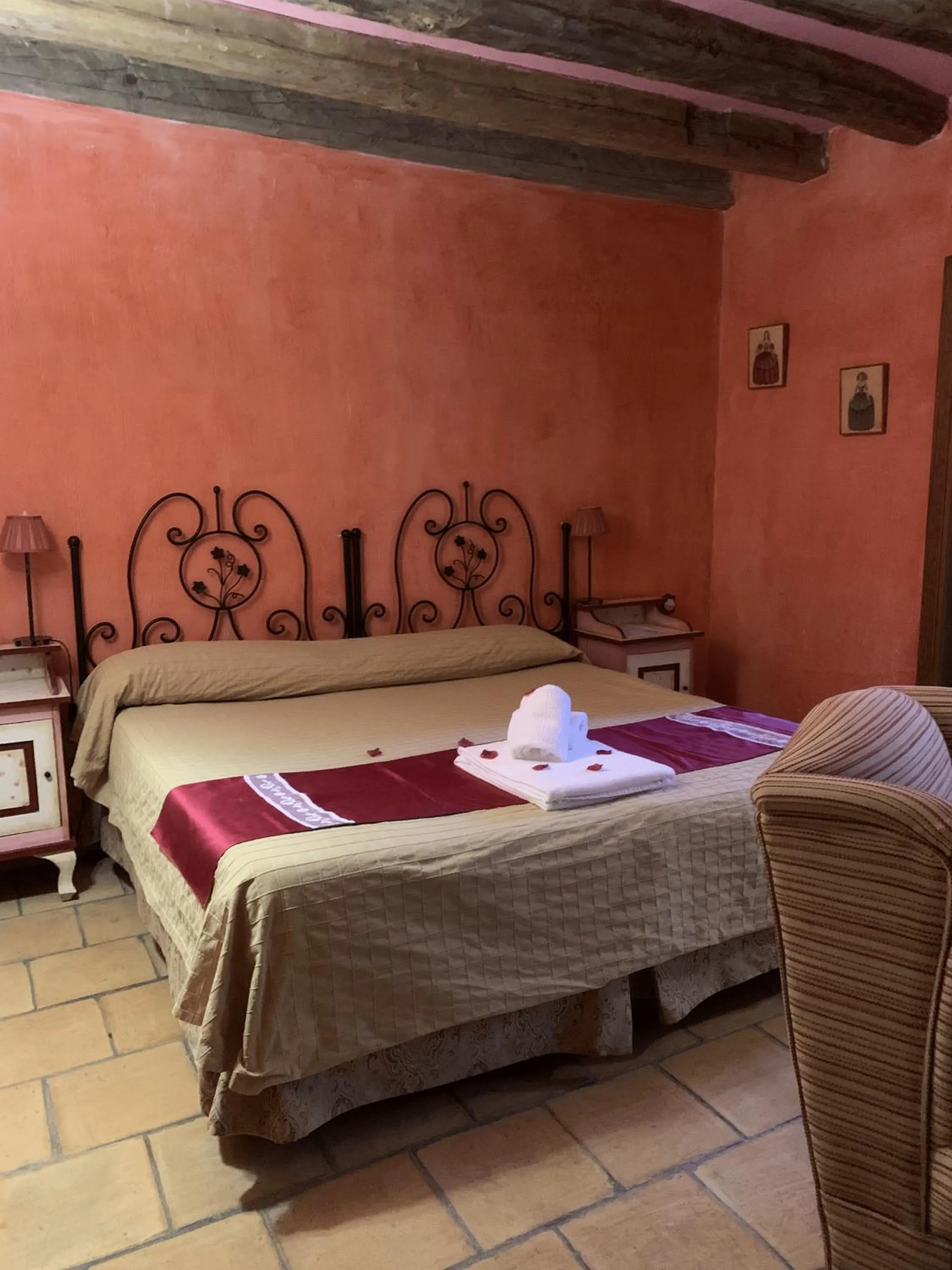 Bed in Posada Restaurante Fuenteplateada