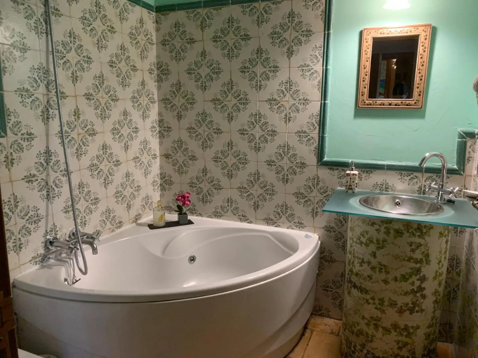 Hot Tub in Posada Restaurante Fuenteplateada