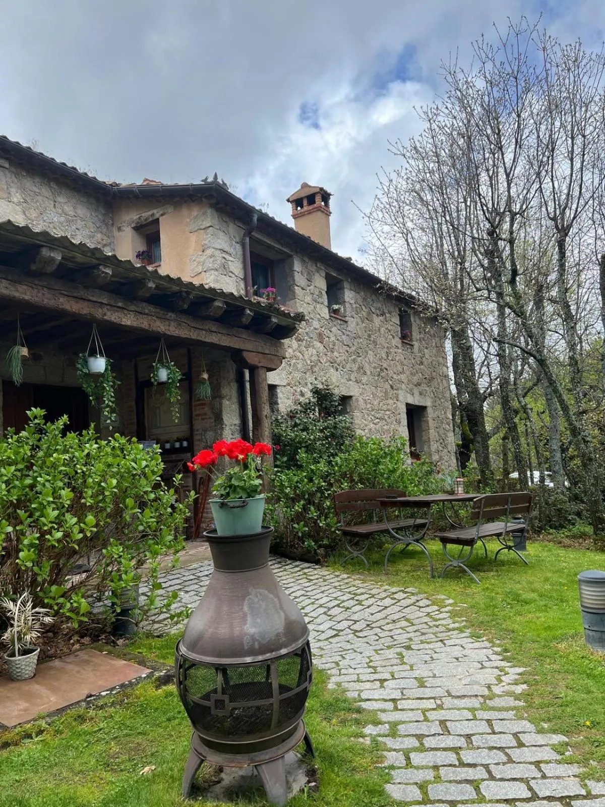 Property building in Posada Restaurante Fuenteplateada