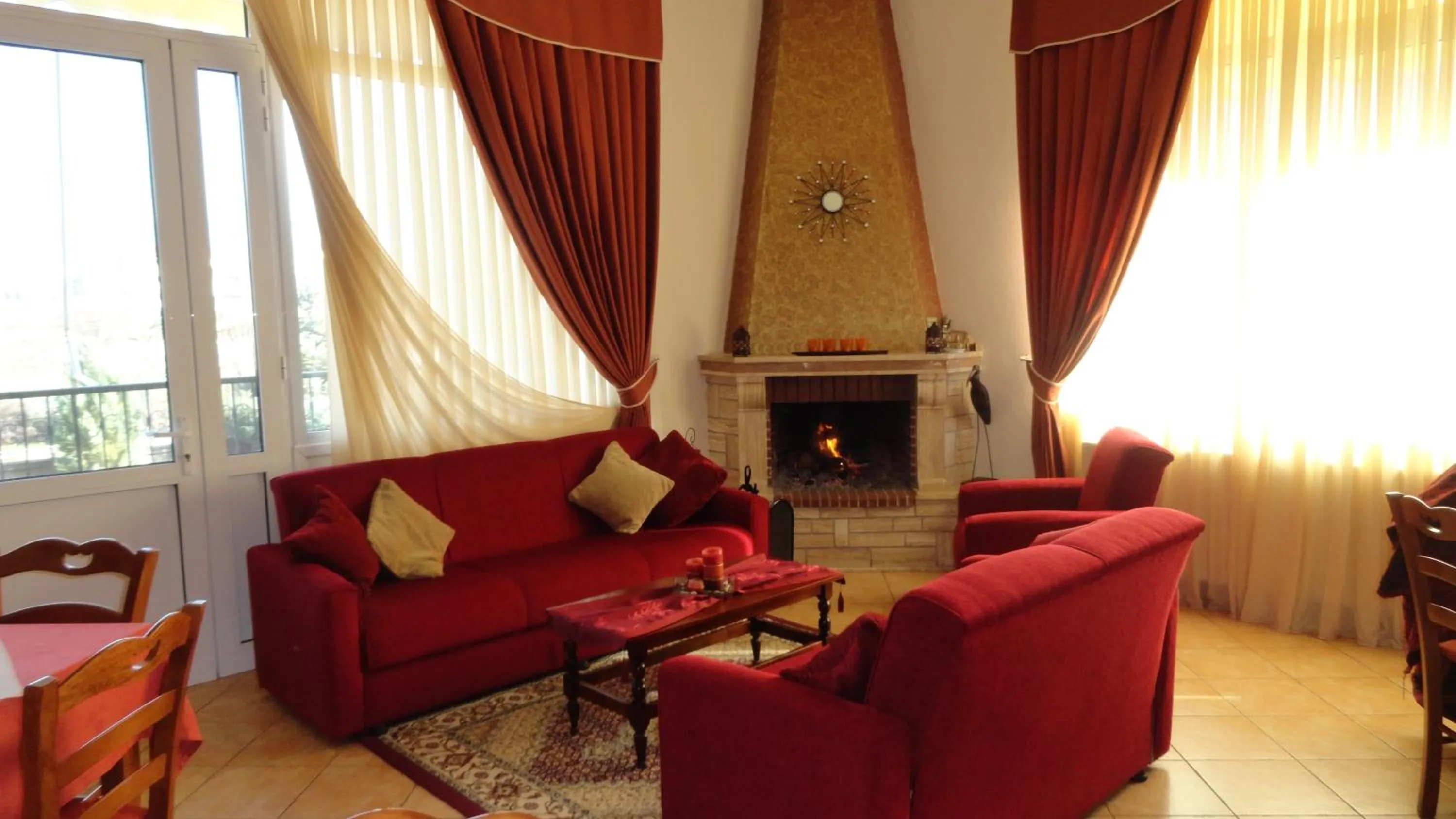 Restaurant/places to eat in Hotel Kastro